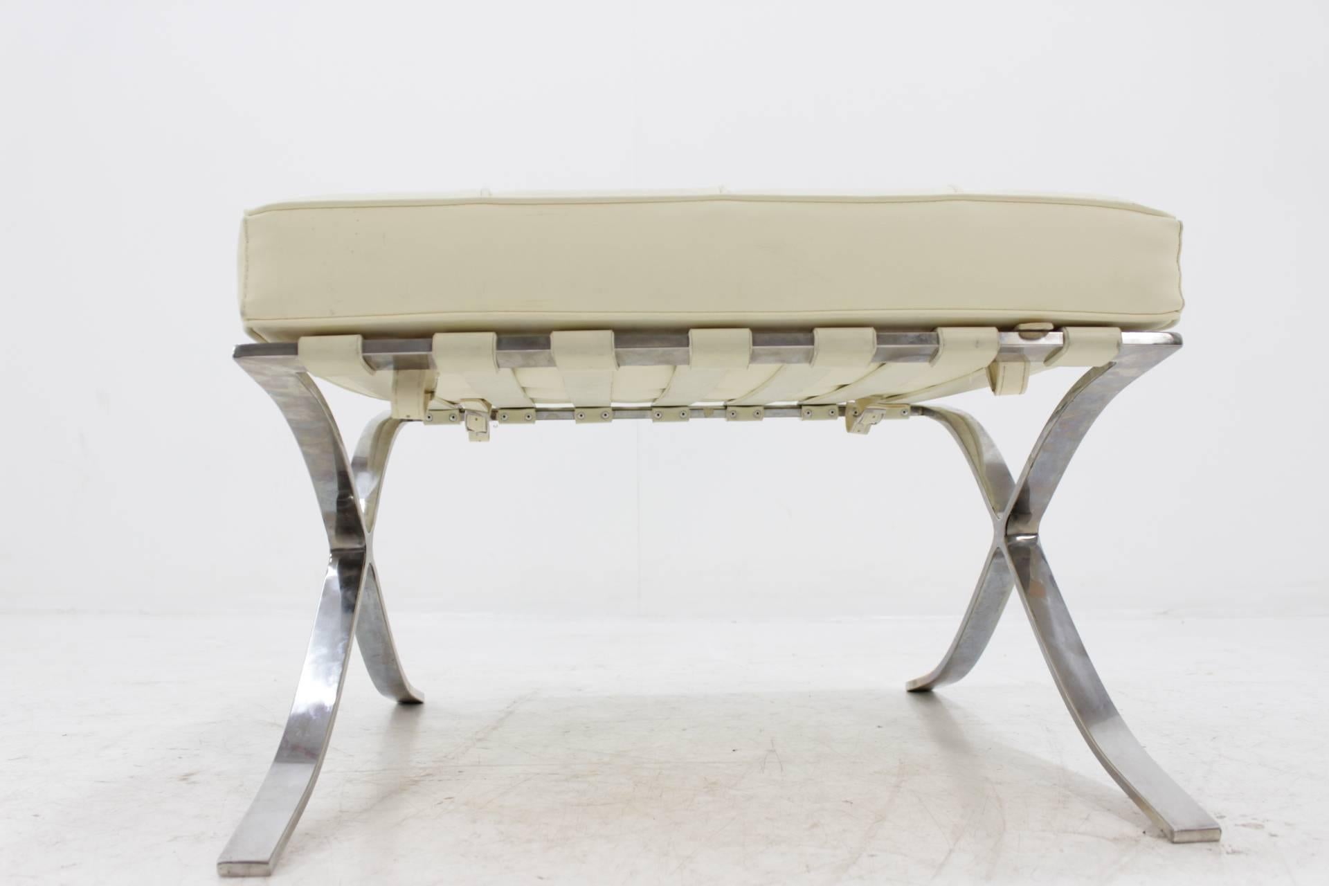 - Designer: Ludwig Mies van der Rohe
- Very good original condition 
- Chrome with patina
- 3 pieces available
- 1980-1990s.