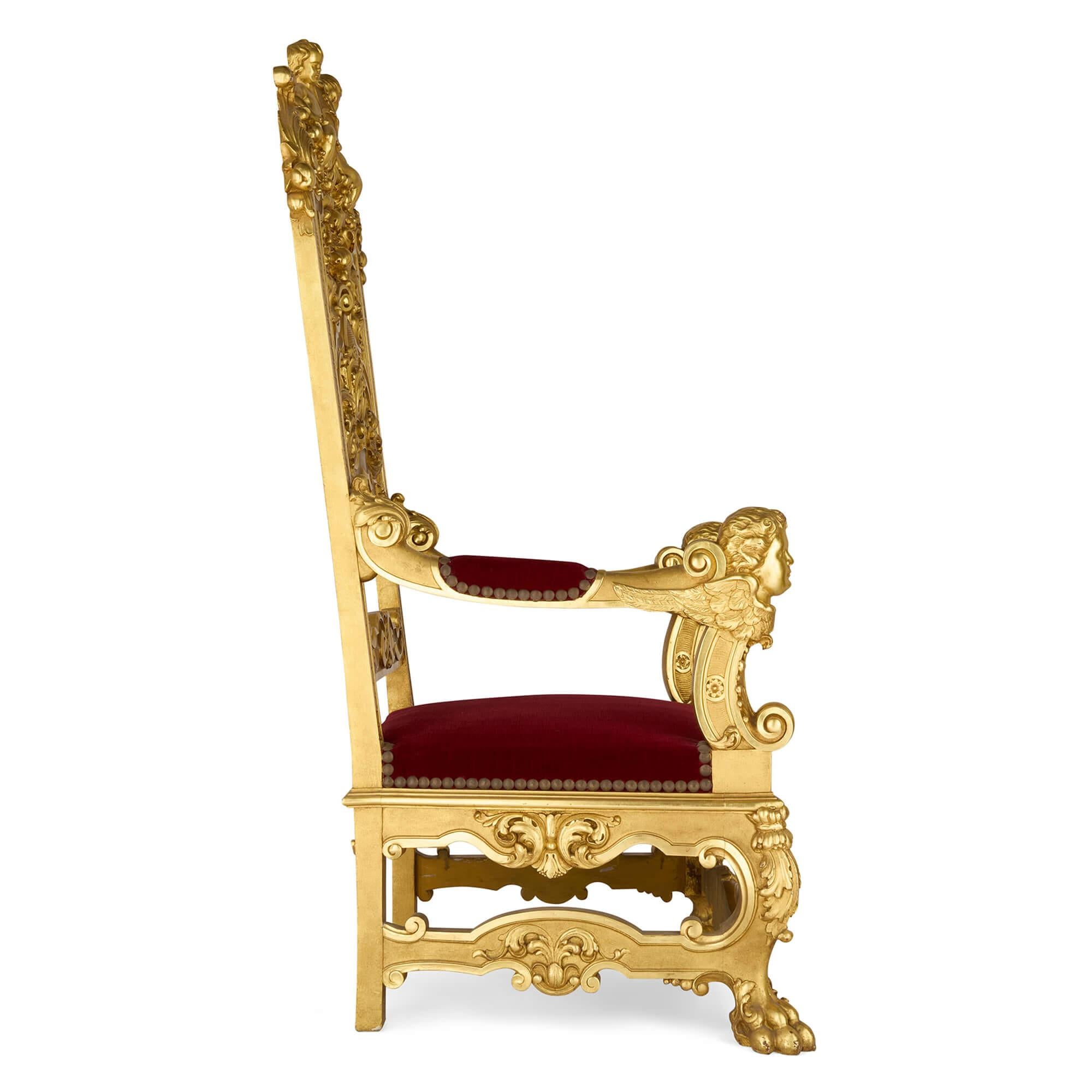Italiano Set di quattro poltrone trono in stile barocco in legno dorato intagliato e velluto in vendita