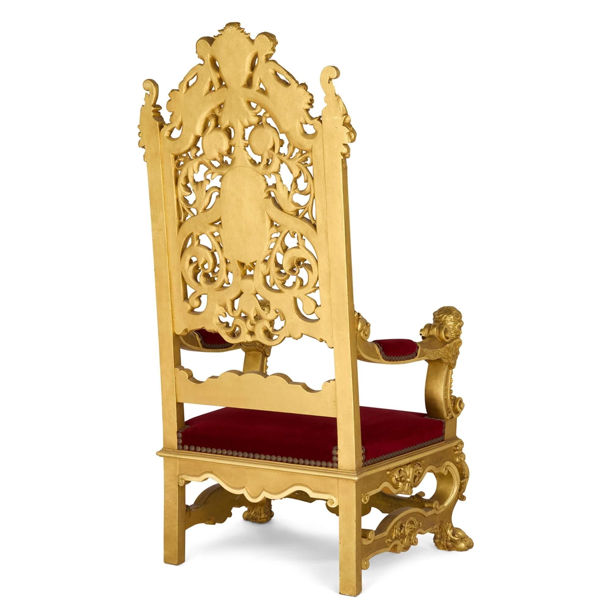 Intagliato Set di quattro poltrone trono in stile barocco in legno dorato intagliato e velluto in vendita