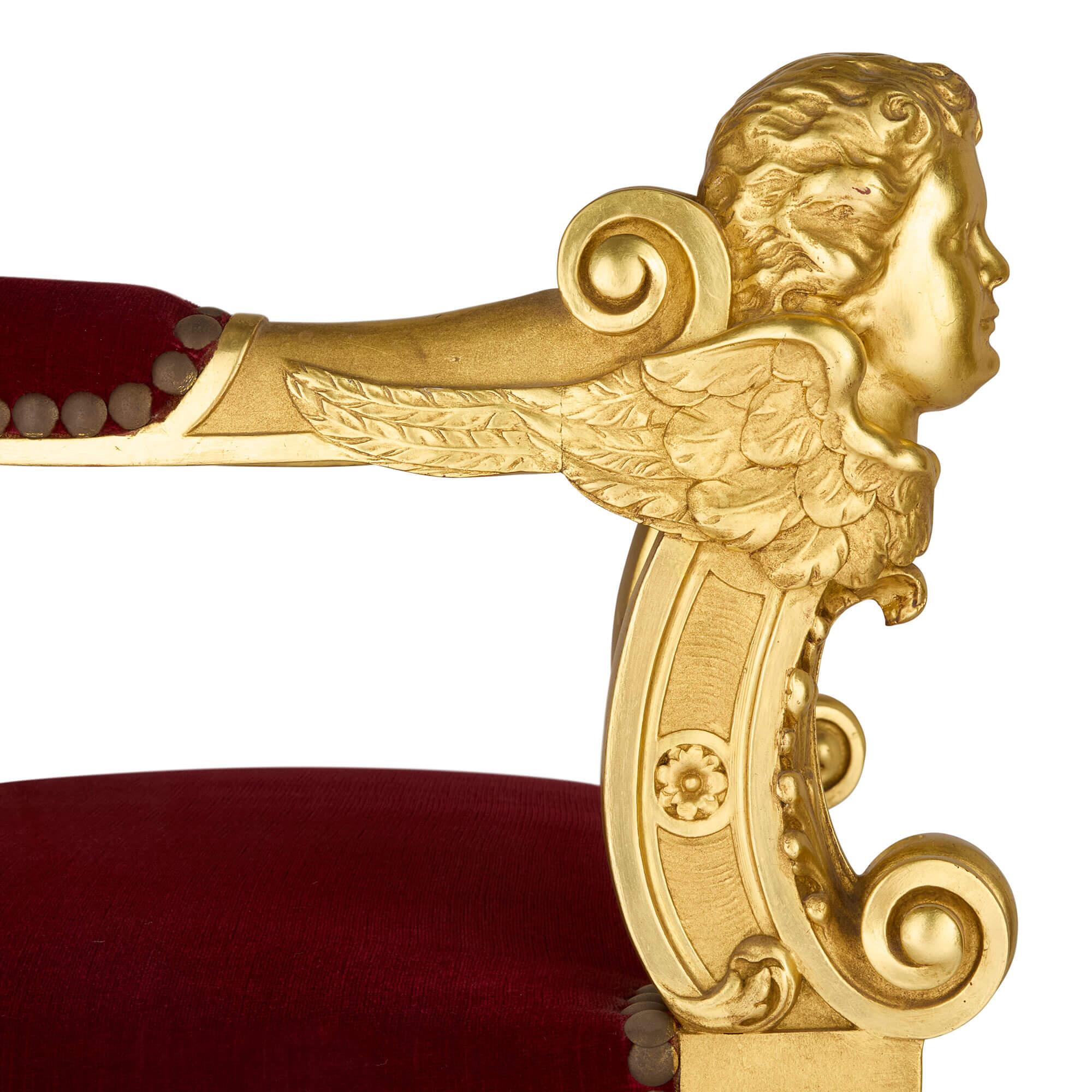 Set di quattro poltrone trono in stile barocco in legno dorato intagliato e velluto In condizioni buone in vendita a London, GB