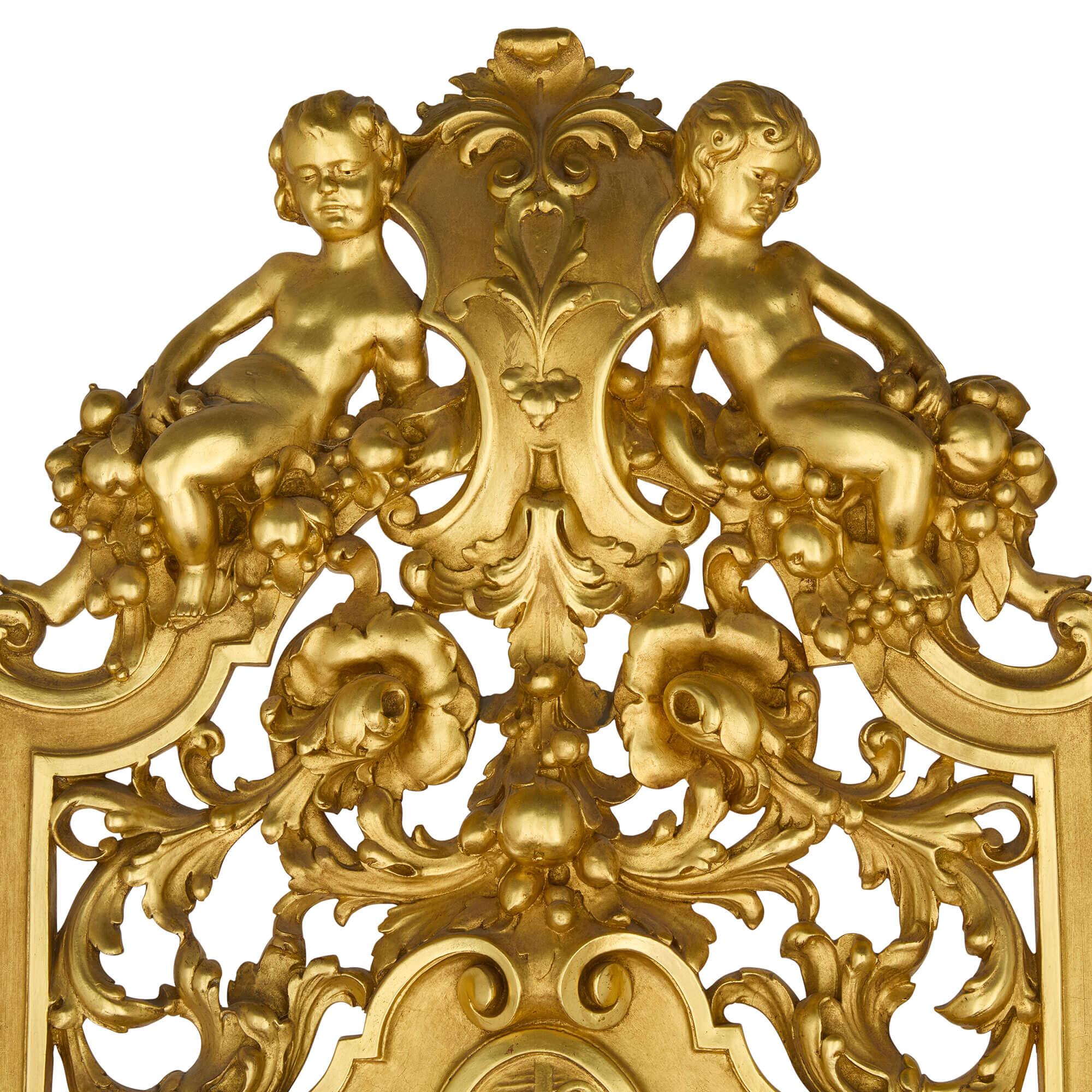 Velluto Set di quattro poltrone trono in stile barocco in legno dorato intagliato e velluto in vendita