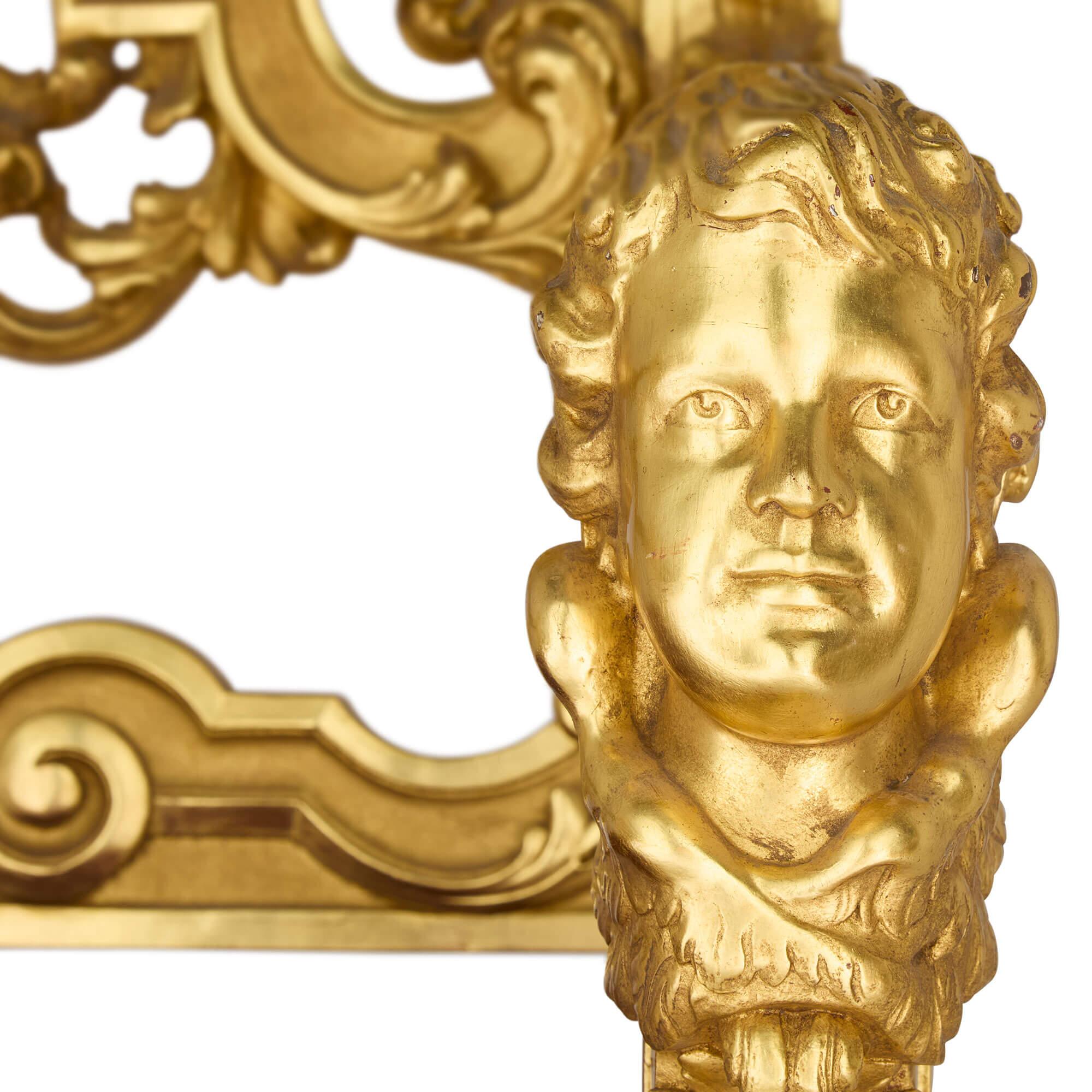 Set di quattro poltrone trono in stile barocco in legno dorato intagliato e velluto in vendita 1
