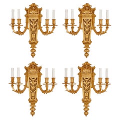 Ensemble de quatre lampes murales en bronze doré de style baroque par Picard