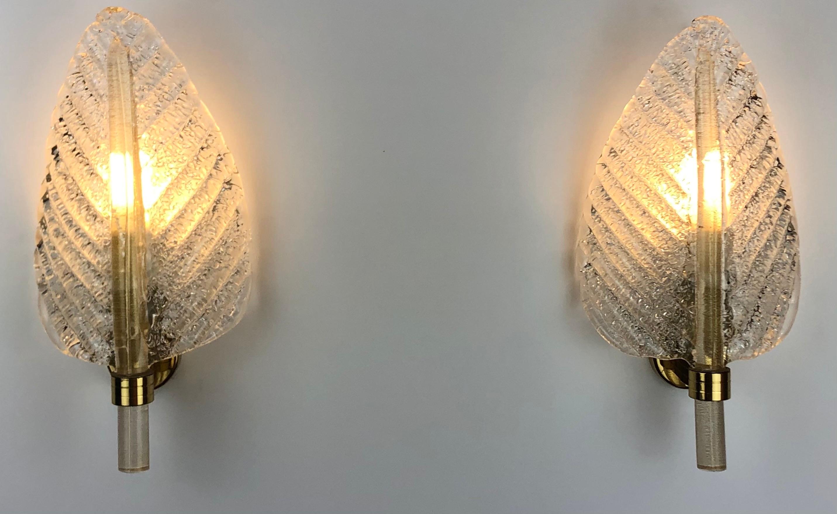 Mid-20th Century Pair of Barovier e Toso Leaf Murano Glass Wall Sconces, circa 1960s