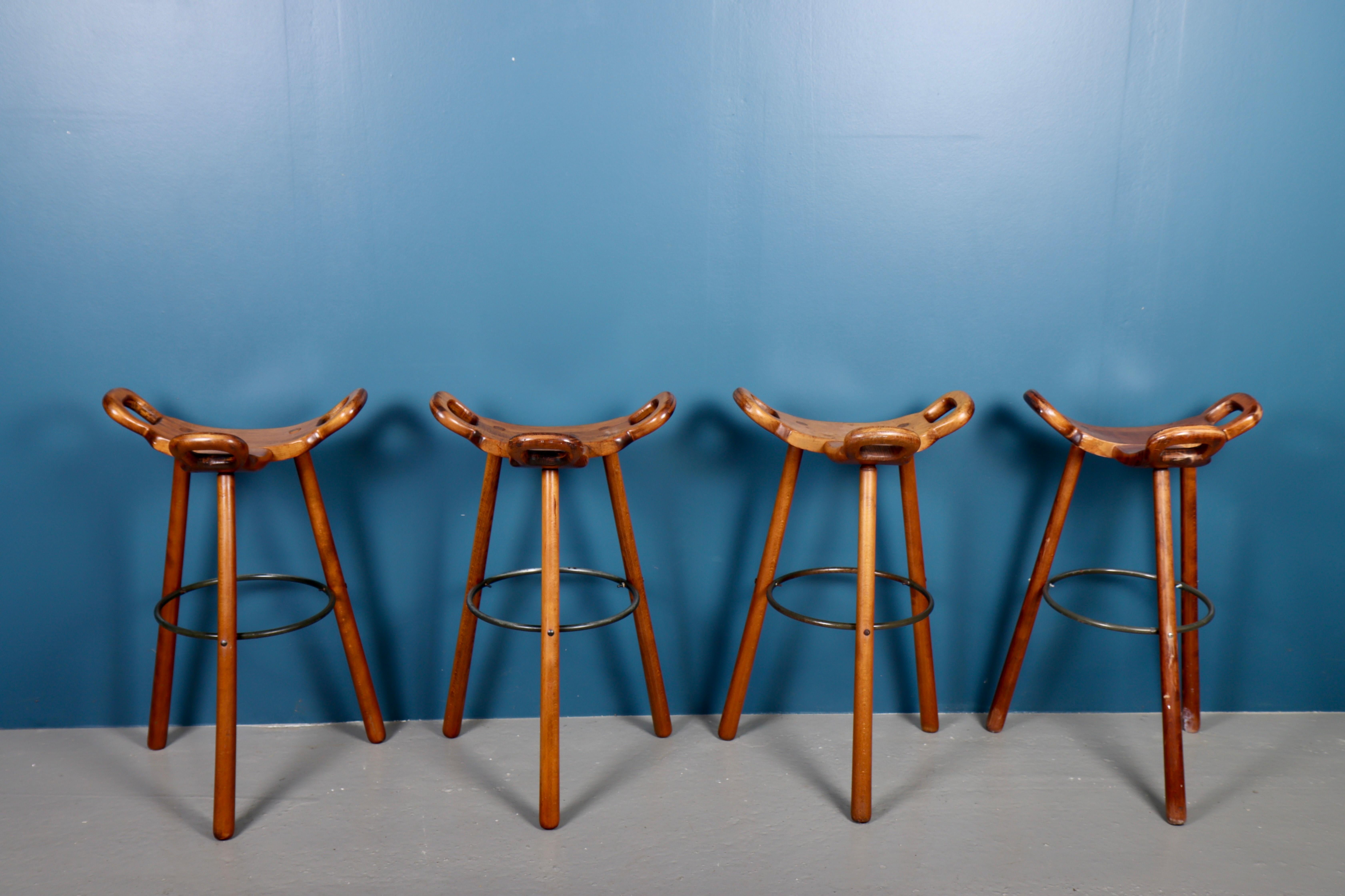 Set of four barstools in solid wood. Designed and made in Spain. Great original condition. Perfect for a bar or kitchen use.