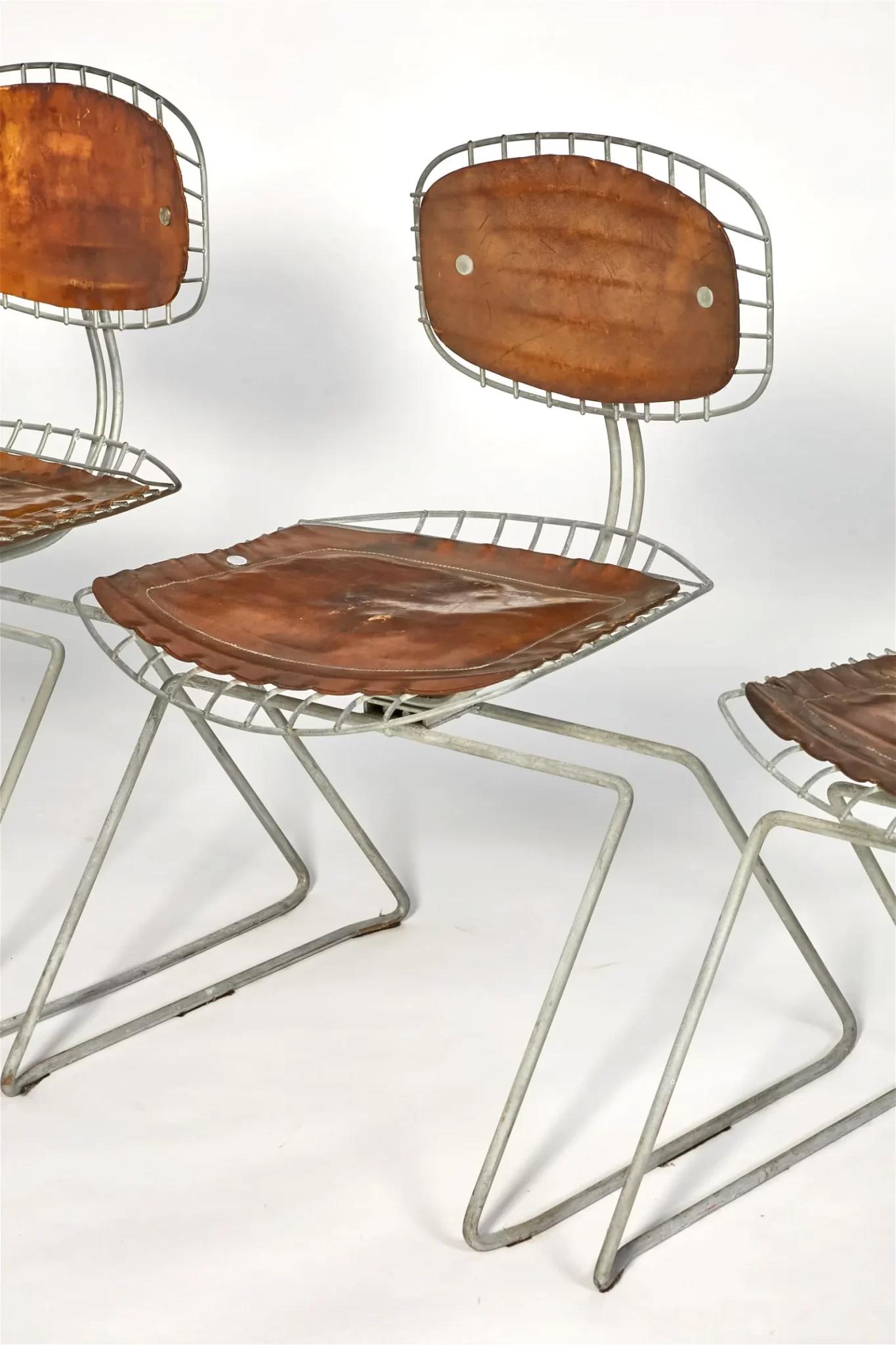Un set abbinato di quattro sedie Beaubourg in pelle e metallo di Michel Cadestin e Georges Laurent, provenienti dal Centre Georges Pompidou, Parigi. Queste sedie sono state progettate nel 1976 in occasione del concorso per stabilire quali sedie