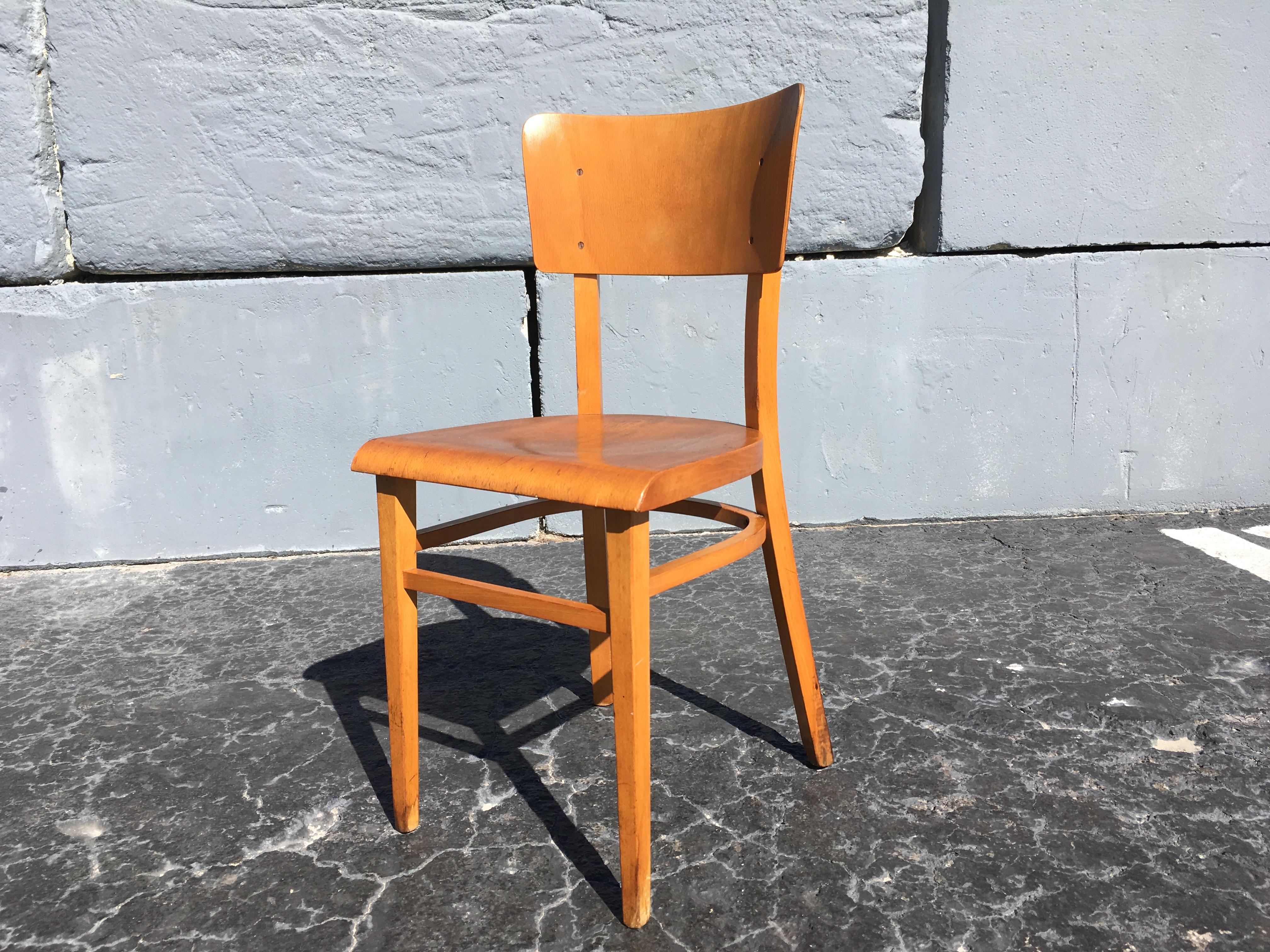 Ensemble de quatre chaises de cuisine en bentwood, années 1950 en vente 9