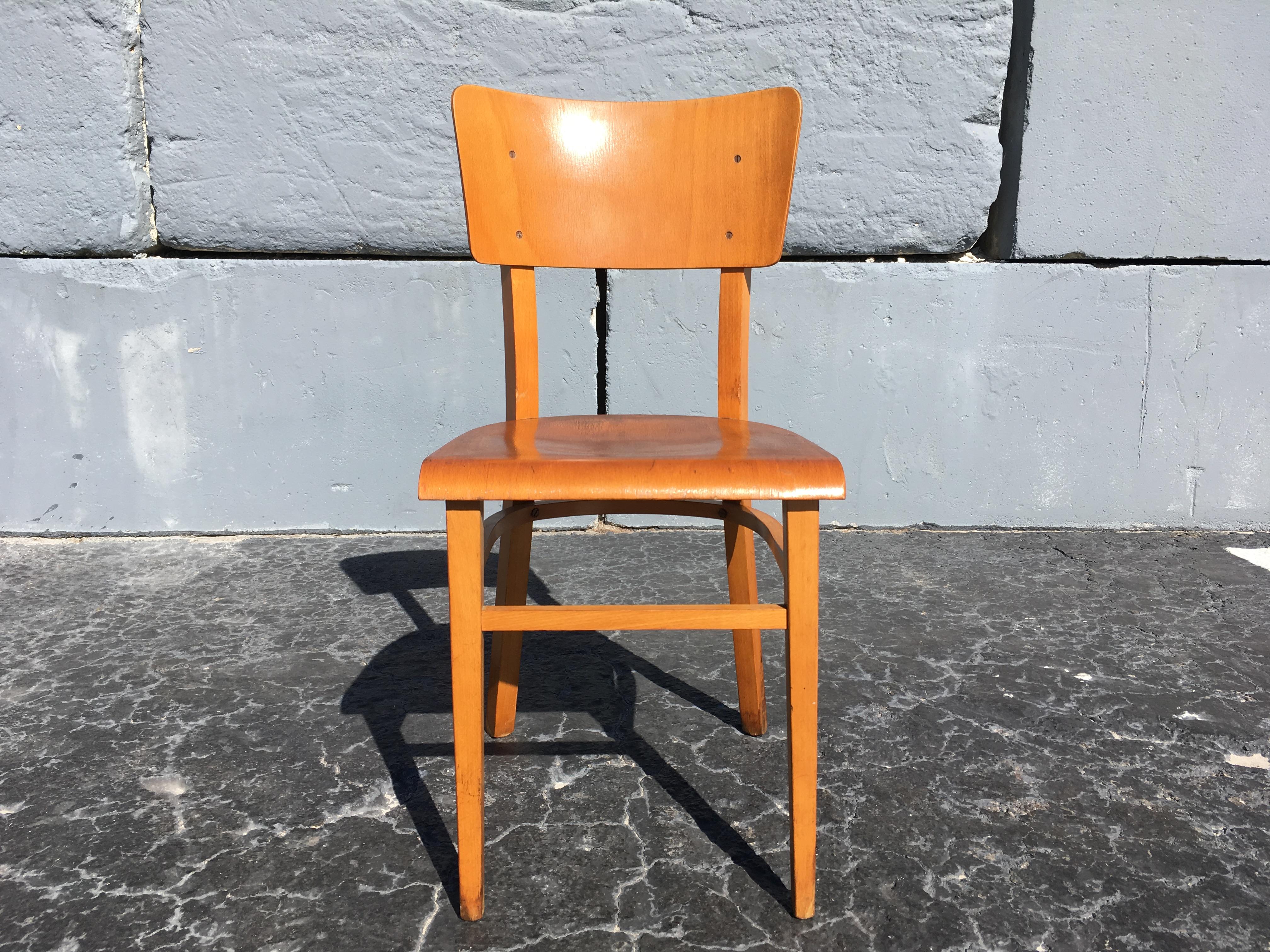 Ensemble de quatre chaises de cuisine en bentwood, années 1950 en vente 13