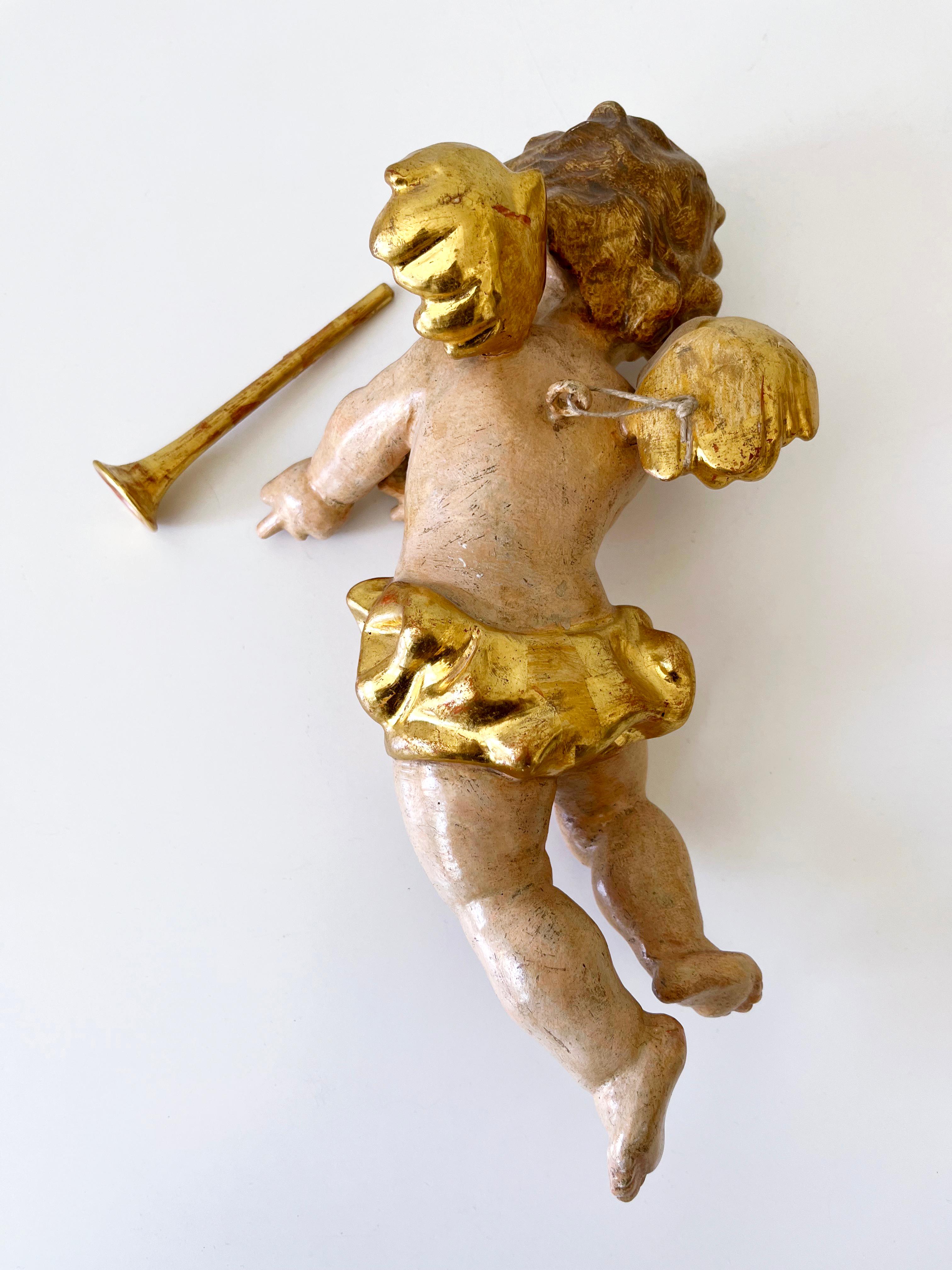 Ensemble de quatre magnifiques putti/angelots en bois polychrome sculpté à la main, Allemagne, années 1960 en vente 7