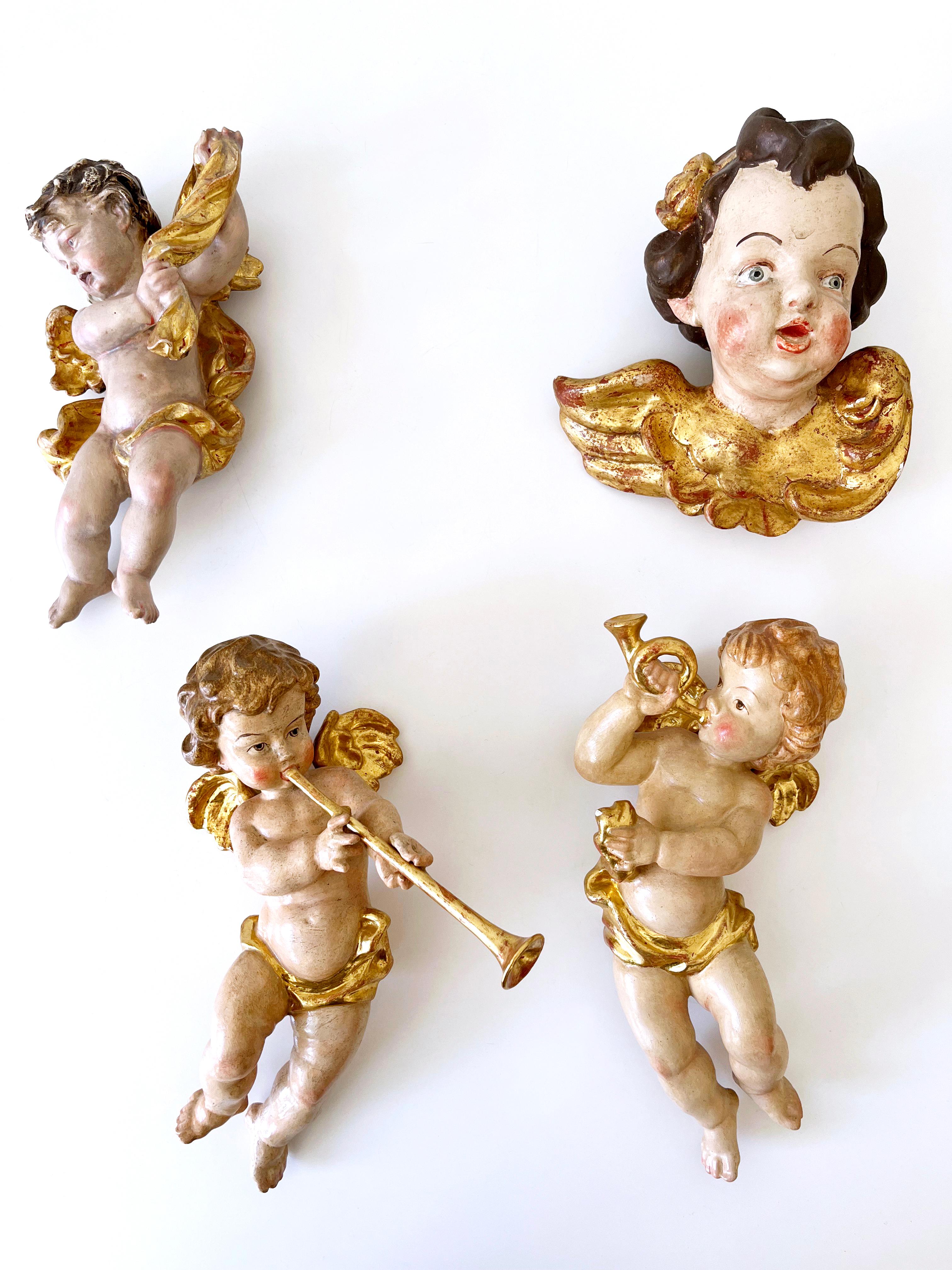 Ensemble de quatre magnifiques putti/angelots en bois polychrome sculpté à la main, Allemagne, années 1960 en vente 12