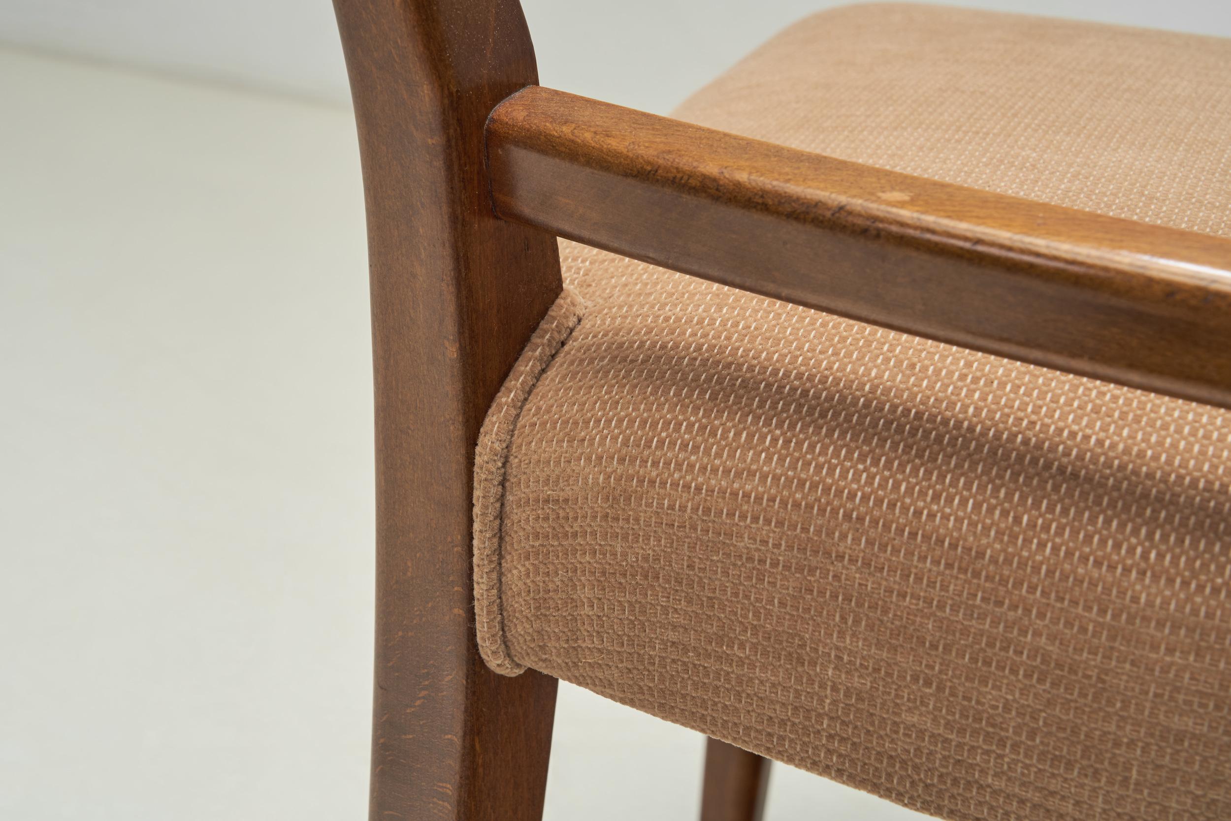 Set of Four Beech Dining Chairs, Europe Mid-20th Century For Sale 4