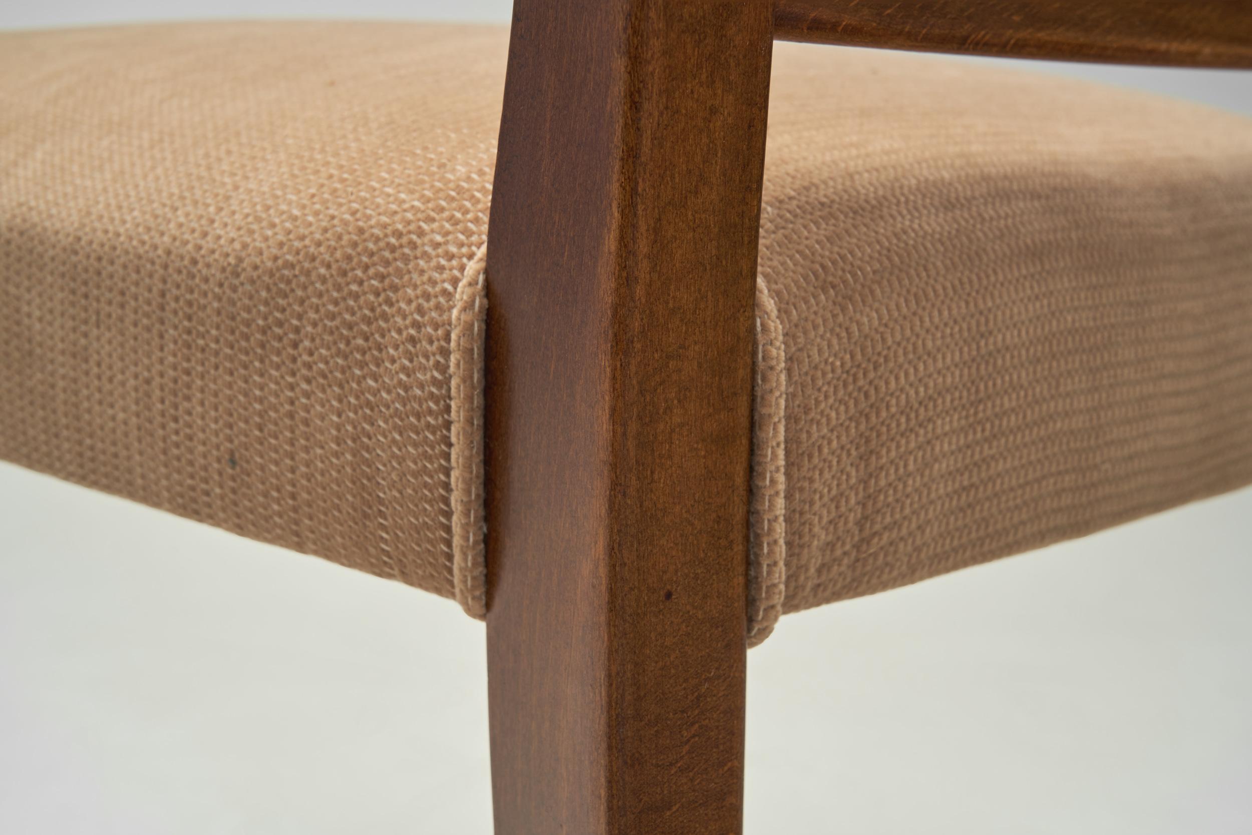 Set of Four Beech Dining Chairs, Europe Mid-20th Century For Sale 7