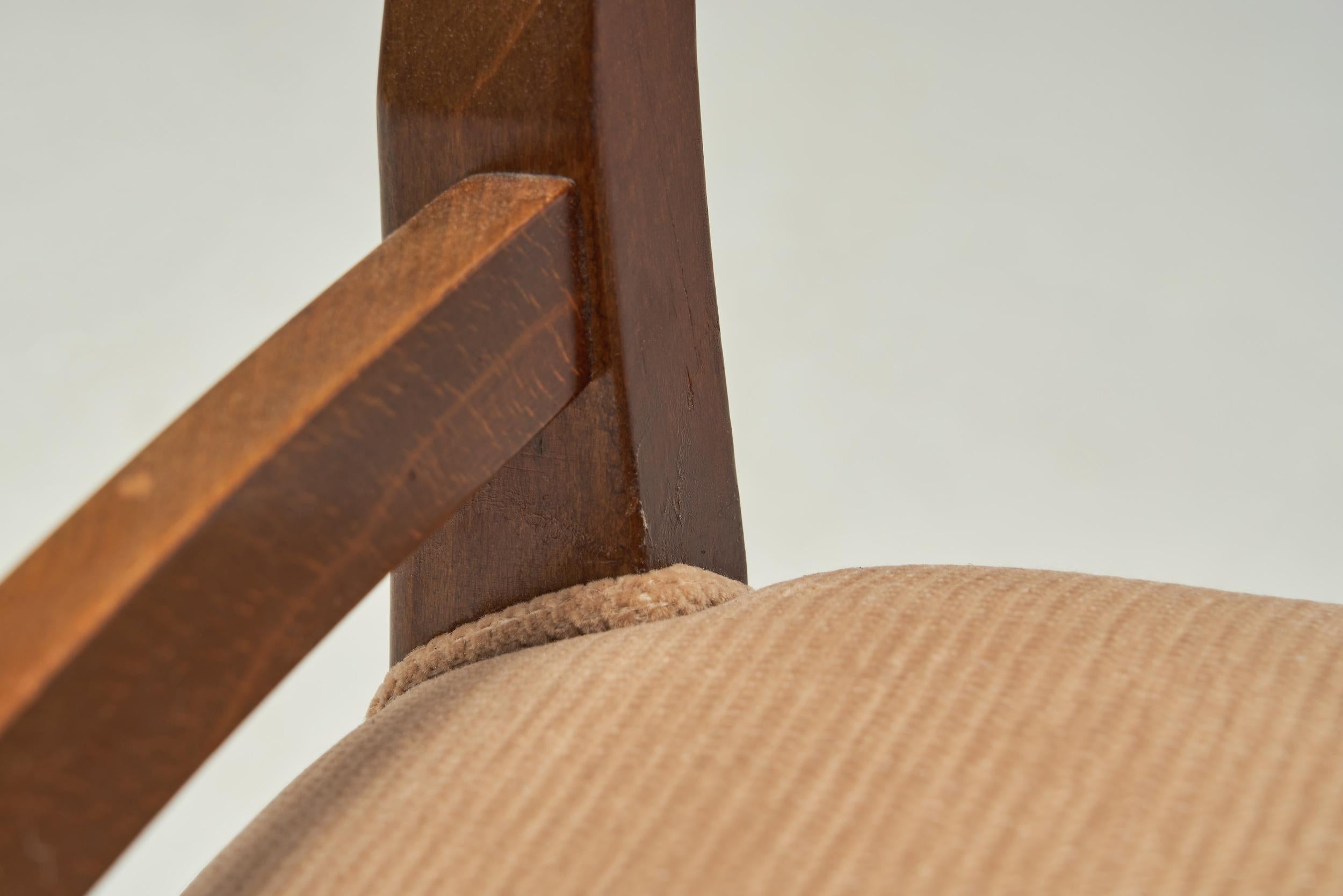 Set of Four Beech Dining Chairs, Europe Mid-20th Century For Sale 3