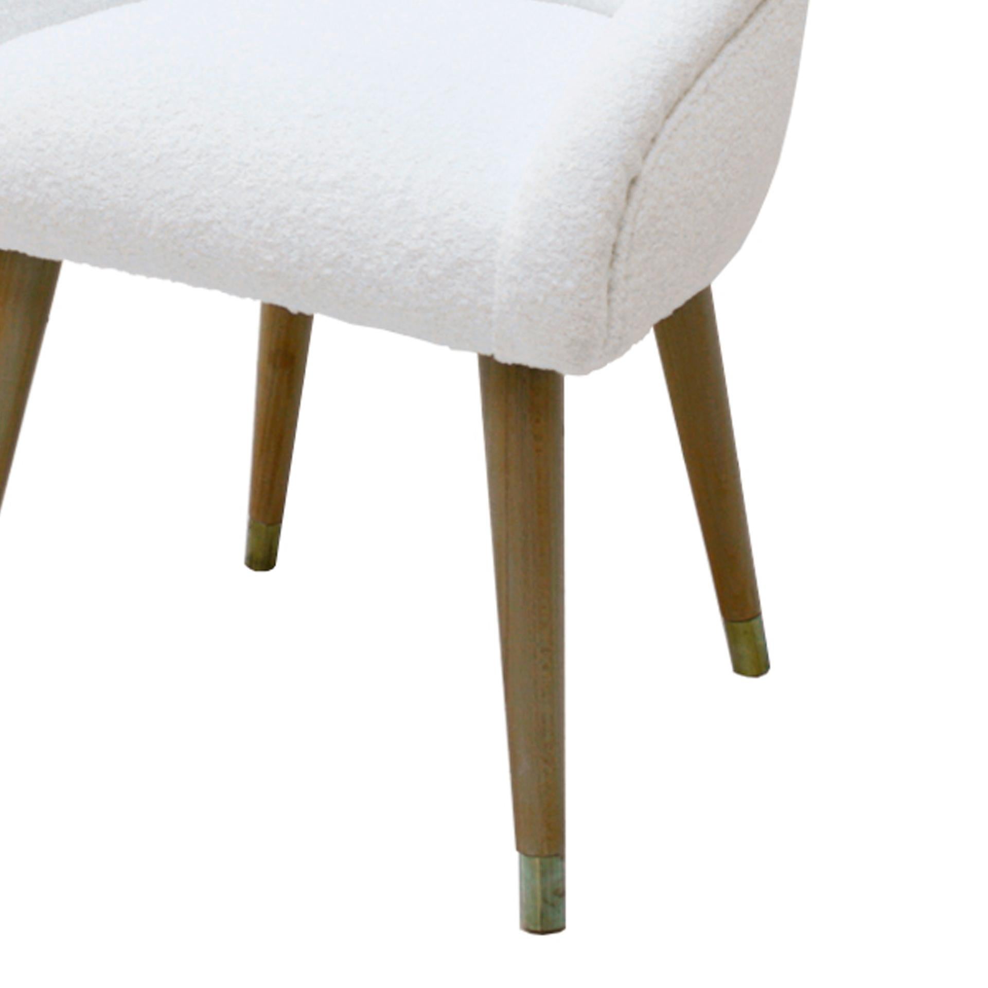 Set di quattro sedie in legno di faggio, ottone e boucle in vendita 1