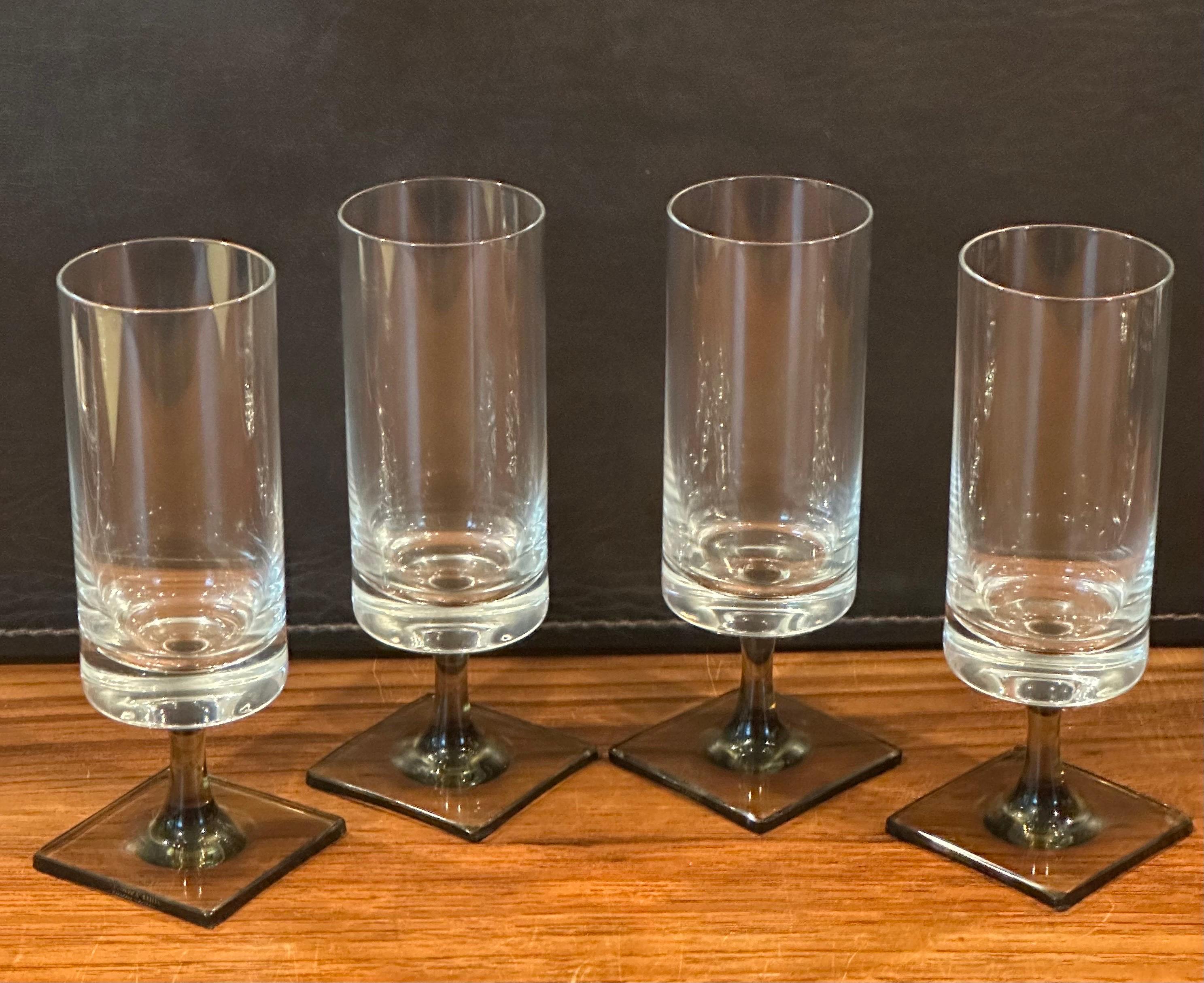 20ième siècle Ensemble de quatre verres à glace à base carrée « Berlin » de G. Butler Jensen pour Rosenthal en vente