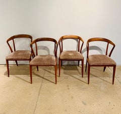 Ensemble de quatre chaises de salle à manger Bertha Schaefer