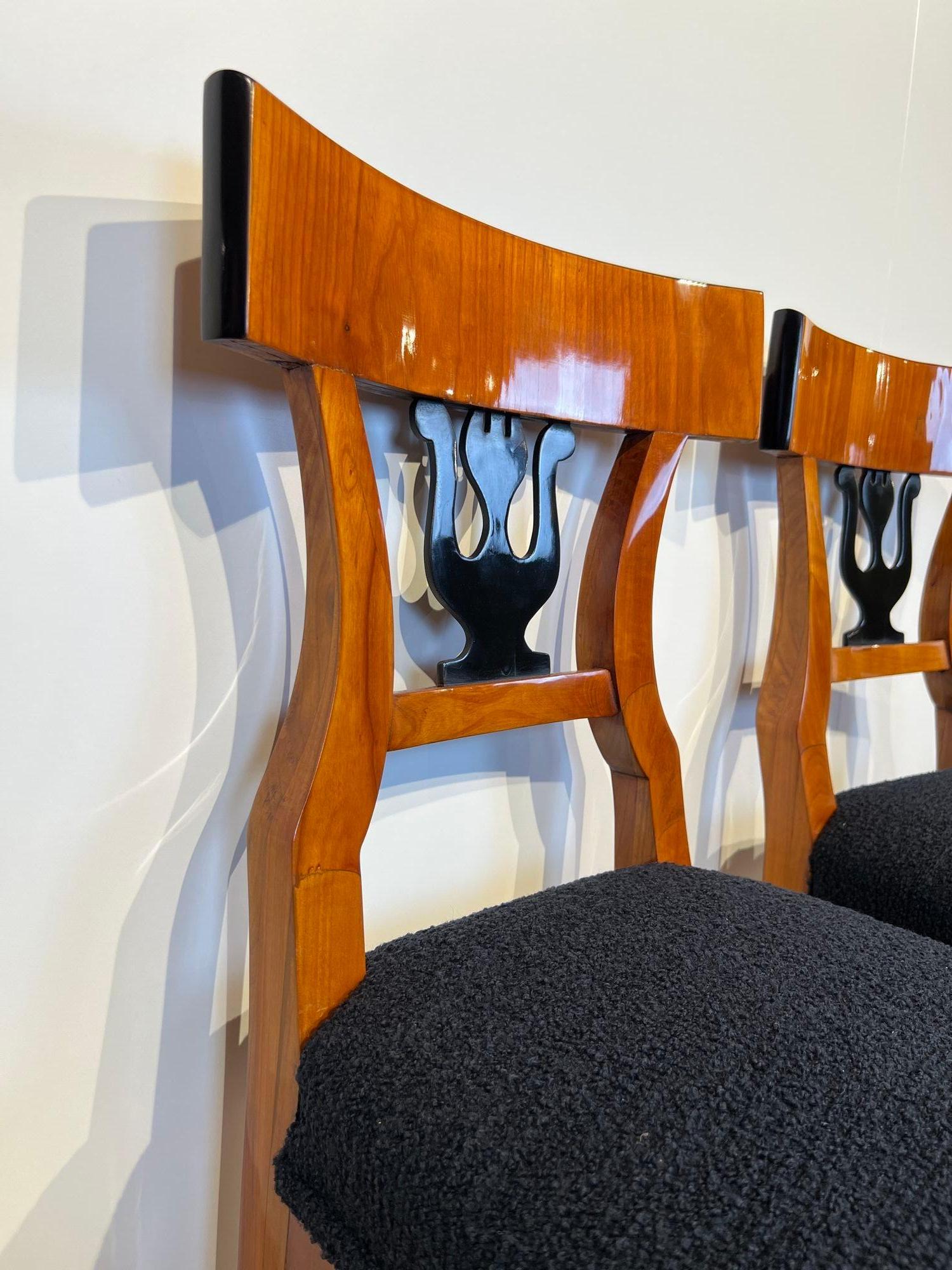 Set of Four Biedermeier Chairs, Cherry Veneer, South Germany circa 1830 For Sale 11