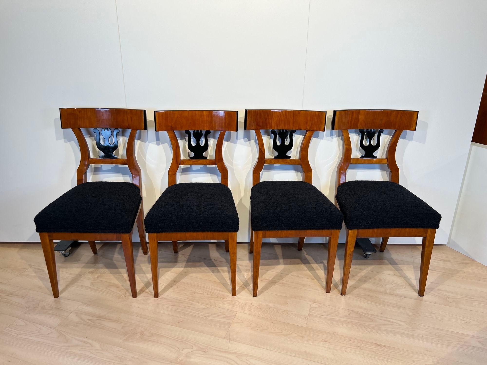 Set of Four Biedermeier Chairs, Cherry Veneer, South Germany circa 1830 For Sale 12