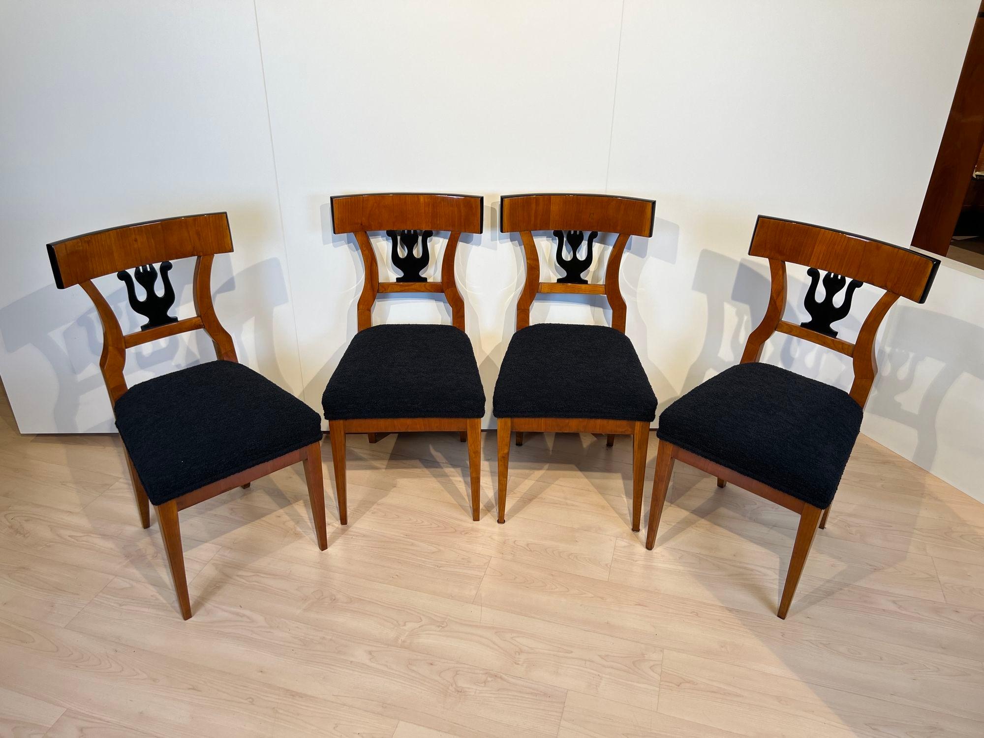 Polished Set of Four Biedermeier Chairs, Cherry Veneer, South Germany circa 1830 For Sale