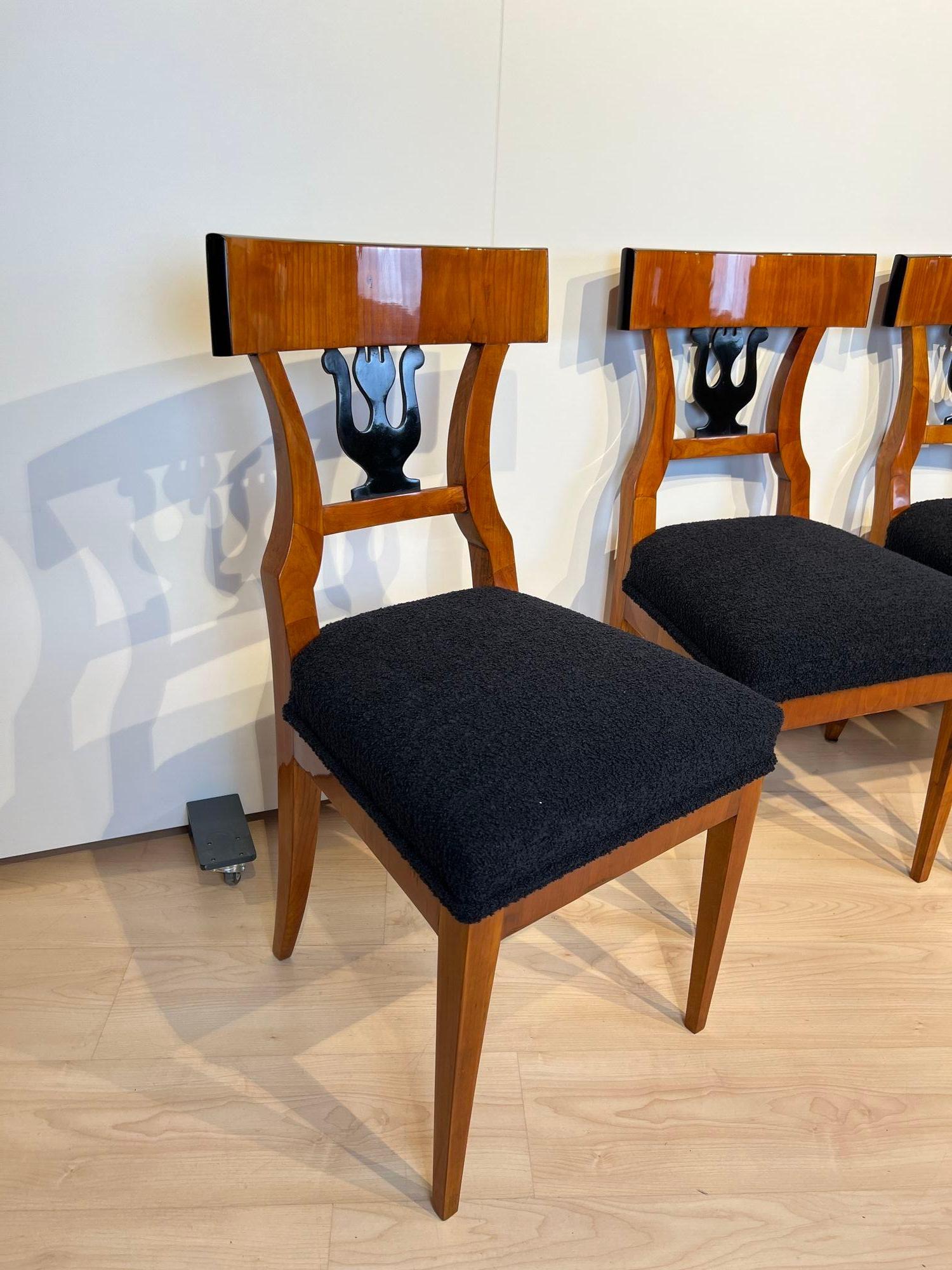 Mid-19th Century Set of Four Biedermeier Chairs, Cherry Veneer, South Germany circa 1830 For Sale