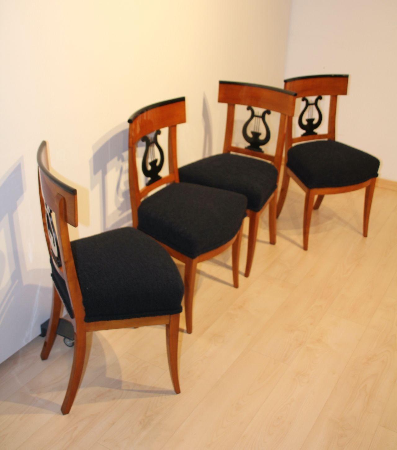 Set of Four Biedermeier Chairs, Cherry Wood, South Germany circa 1830 2