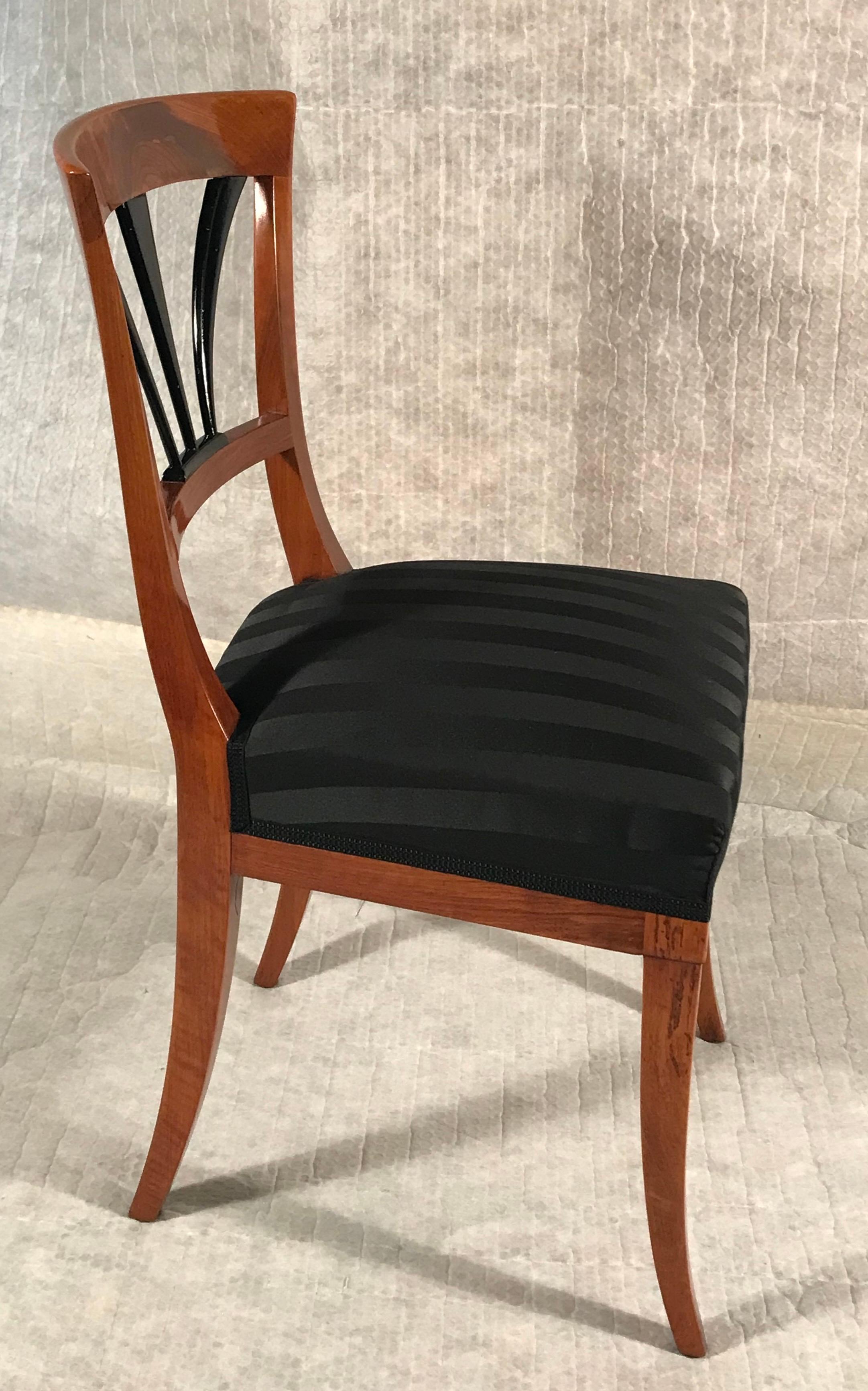 Set of Four Biedermeier Chairs, Germany, 1820 In Good Condition For Sale In Belmont, MA