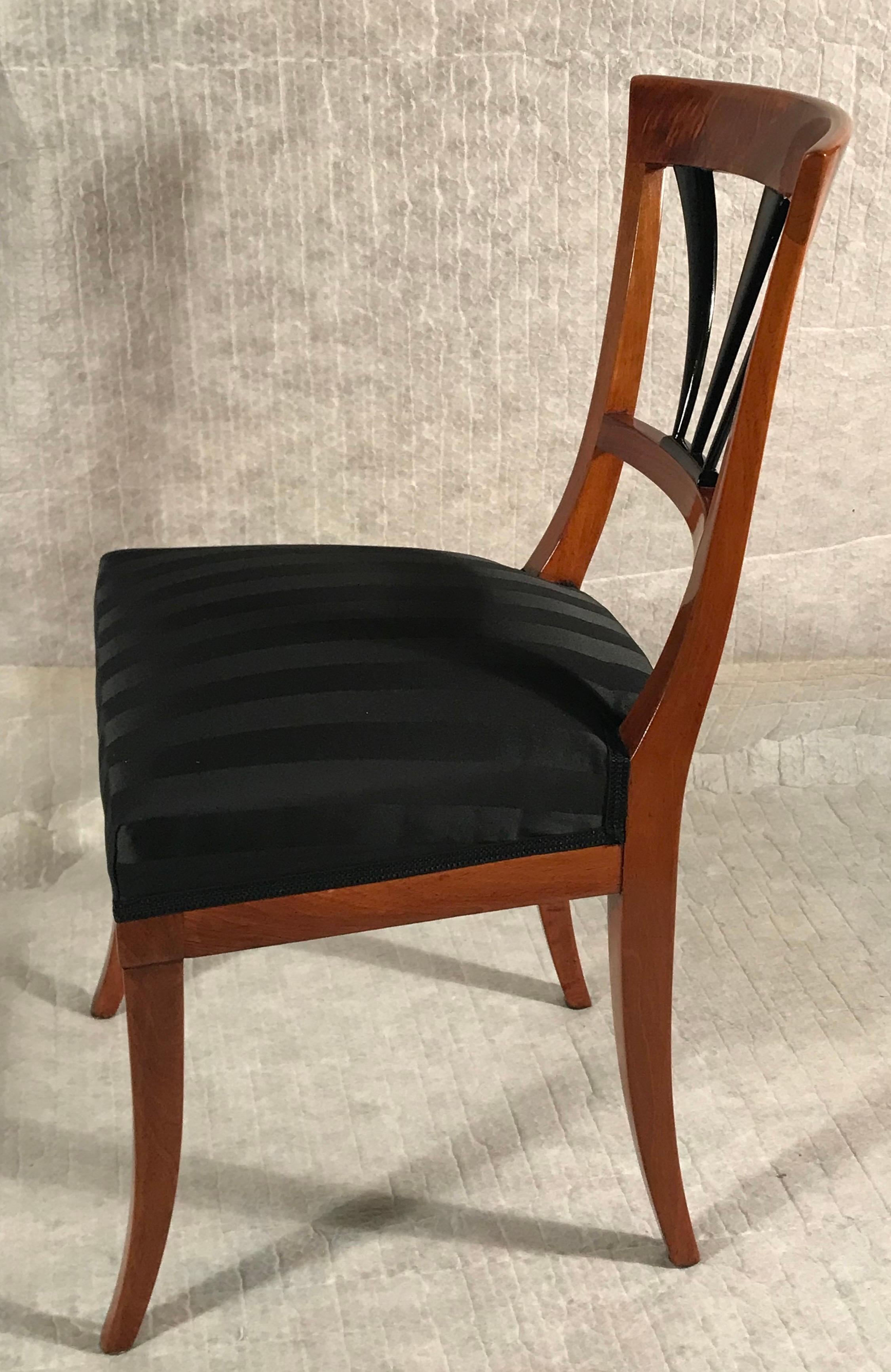 Walnut Set of Four Biedermeier Chairs, Germany, 1820 For Sale