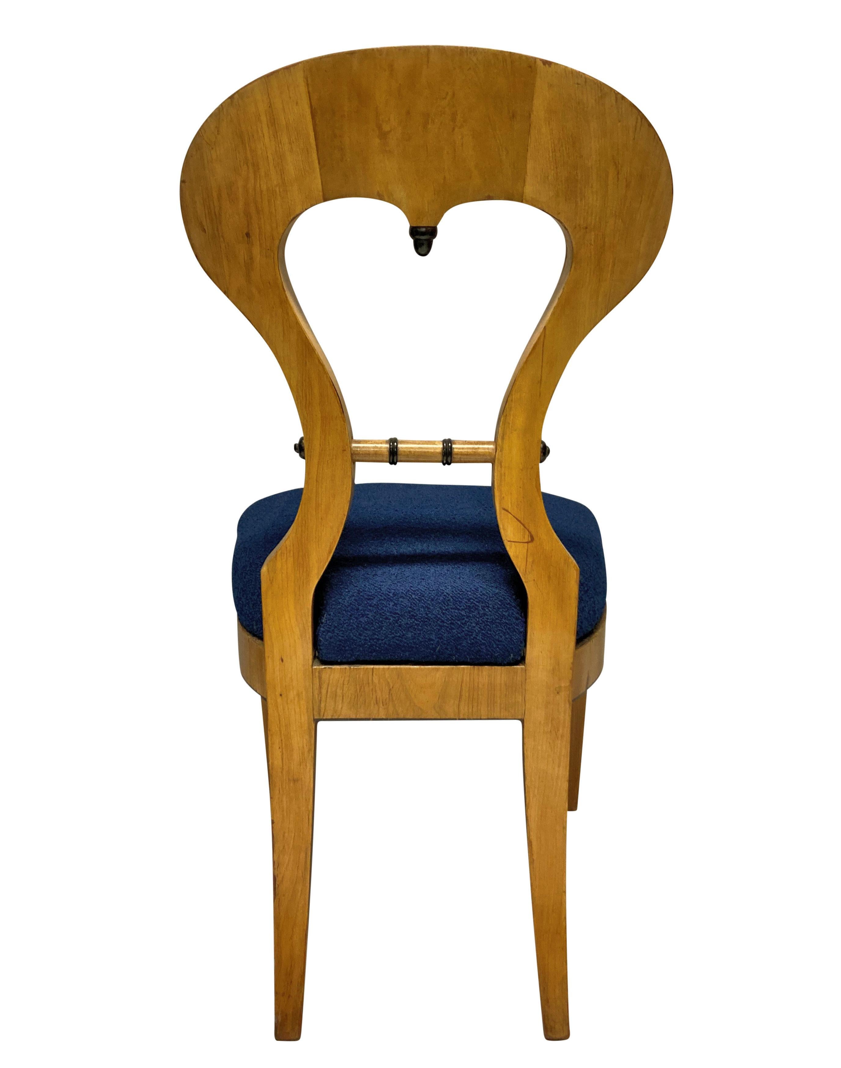 Austriaco Set di quattro sedie Biedermeier in legno satinato in vendita
