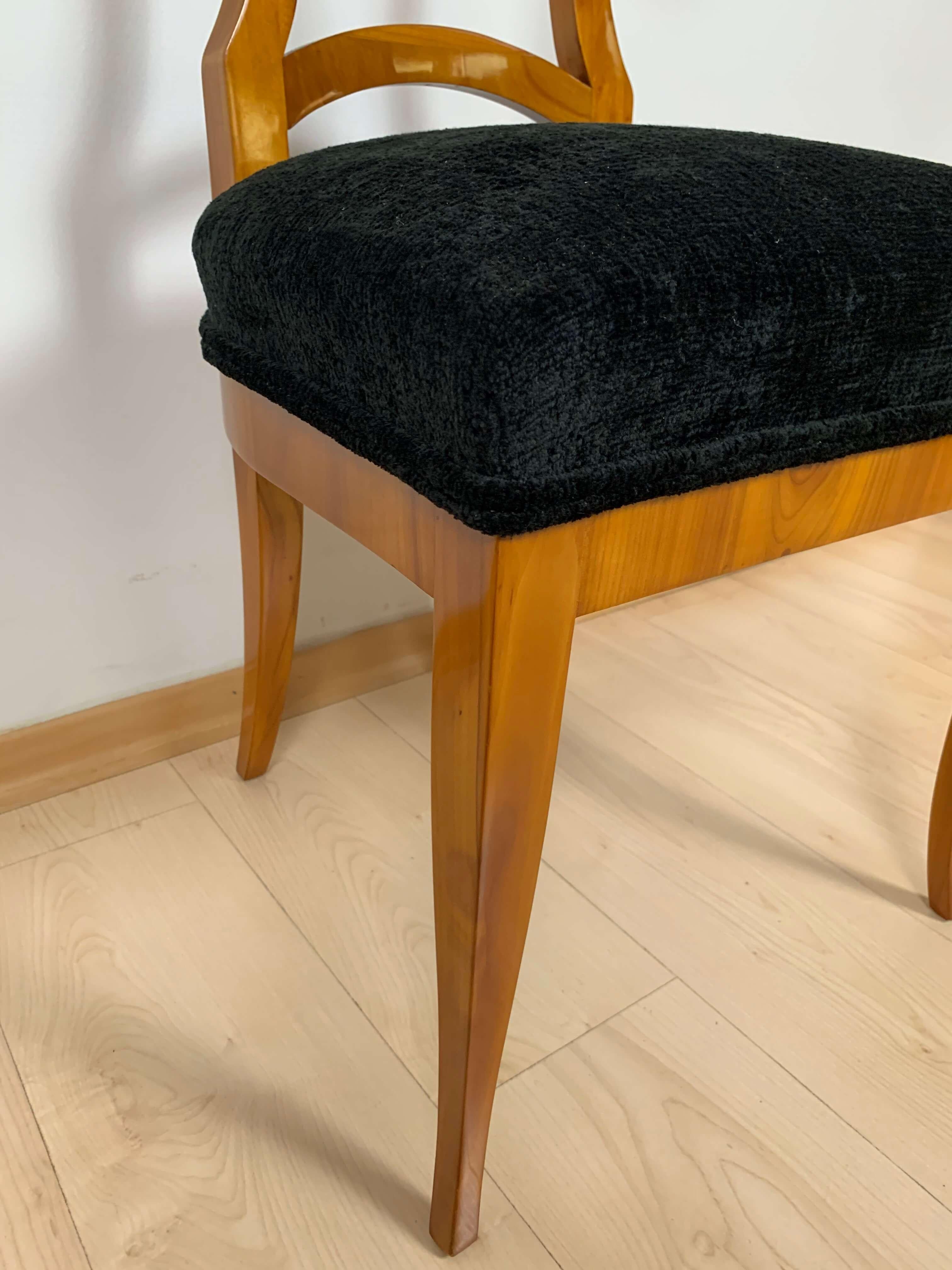 Set of Four Biedermeier Shovel Chairs, Cherry Veneer, South Germany, circa 1820 7