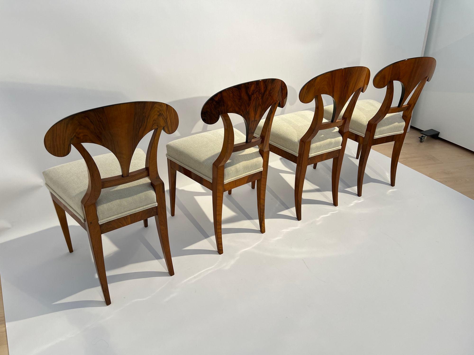 Set of Four Biedermeier Shovel Chairs, Walnut, Ink, Austria circa 1830 For Sale 4