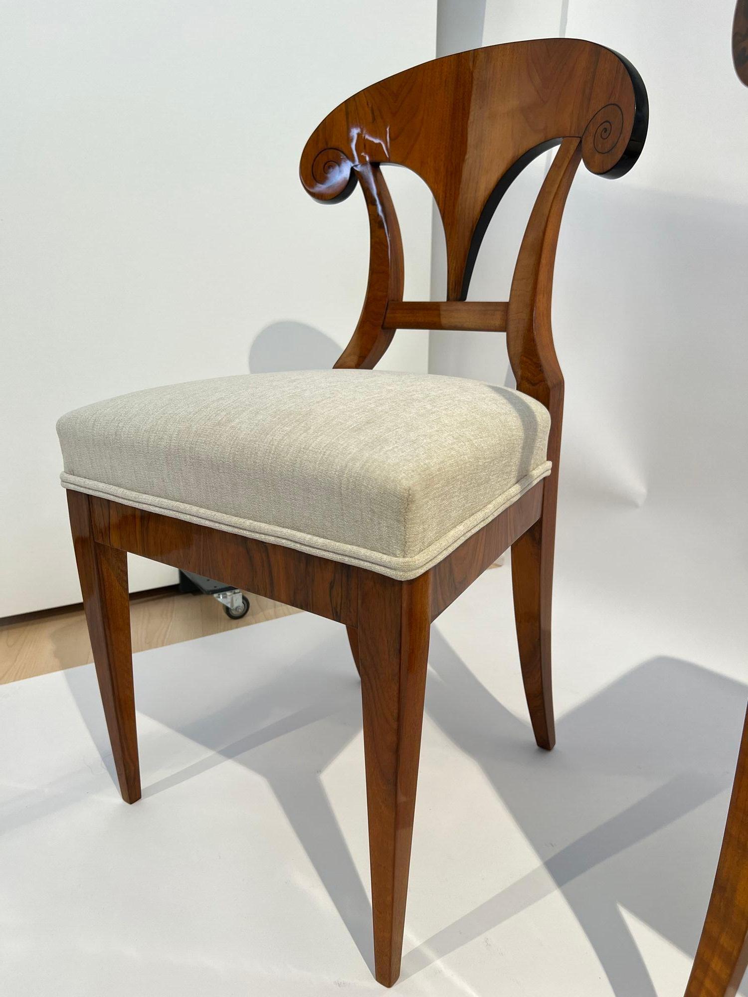 Ensemble de quatre chaises à pelle Biedermeier, noyer, encre, Autriche vers 1830 en vente 6