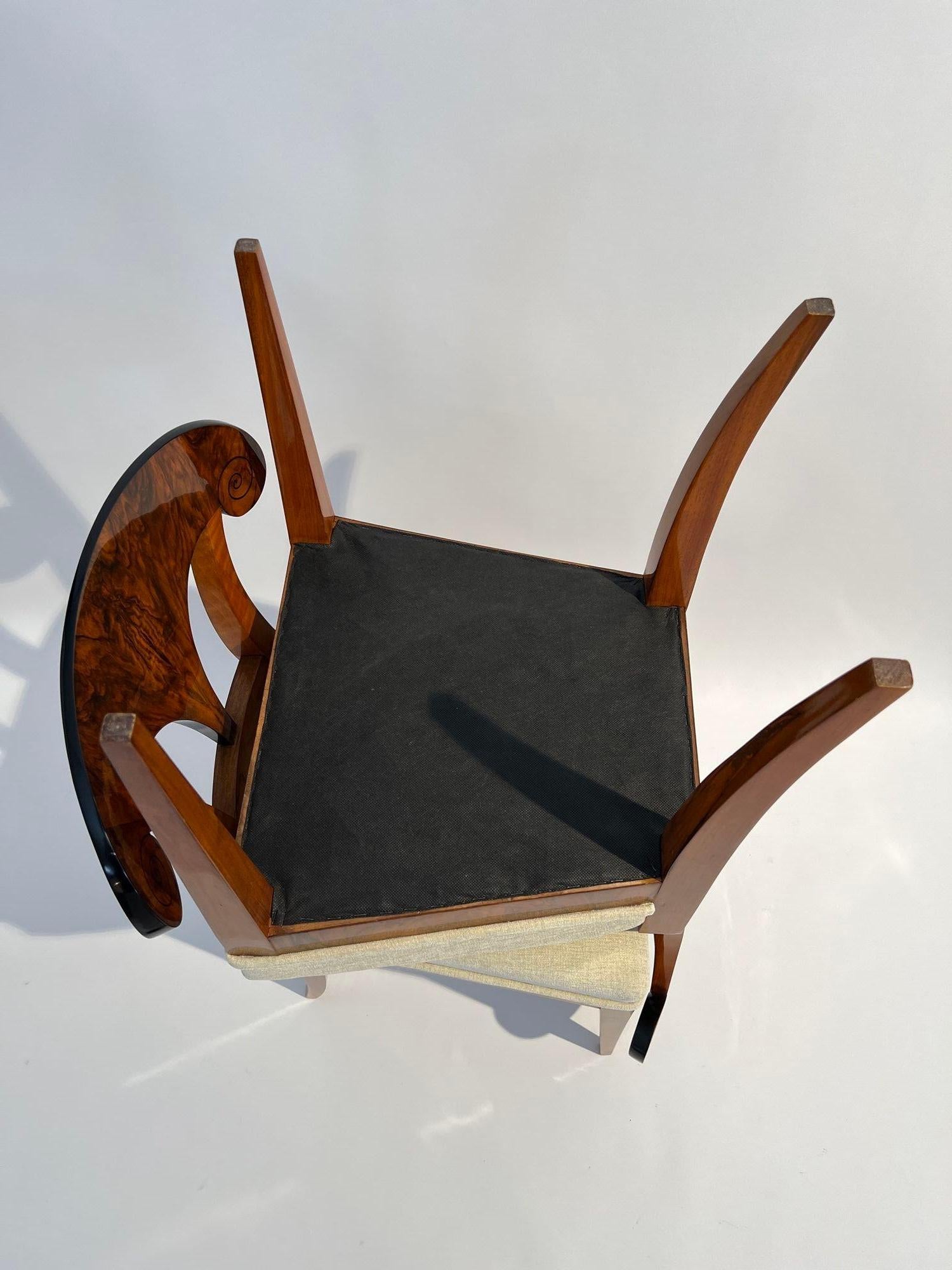 Set of Four Biedermeier Shovel Chairs, Walnut, Ink, Austria circa 1830 For Sale 13