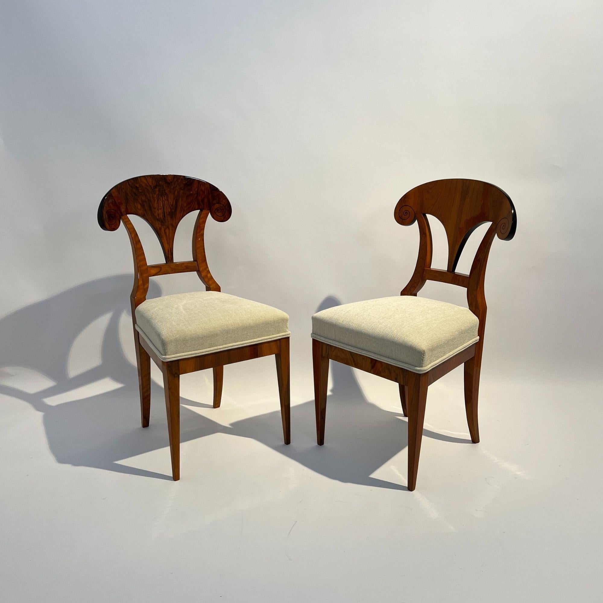 Ebonized Set of Four Biedermeier Shovel Chairs, Walnut, Ink, Austria circa 1830 For Sale