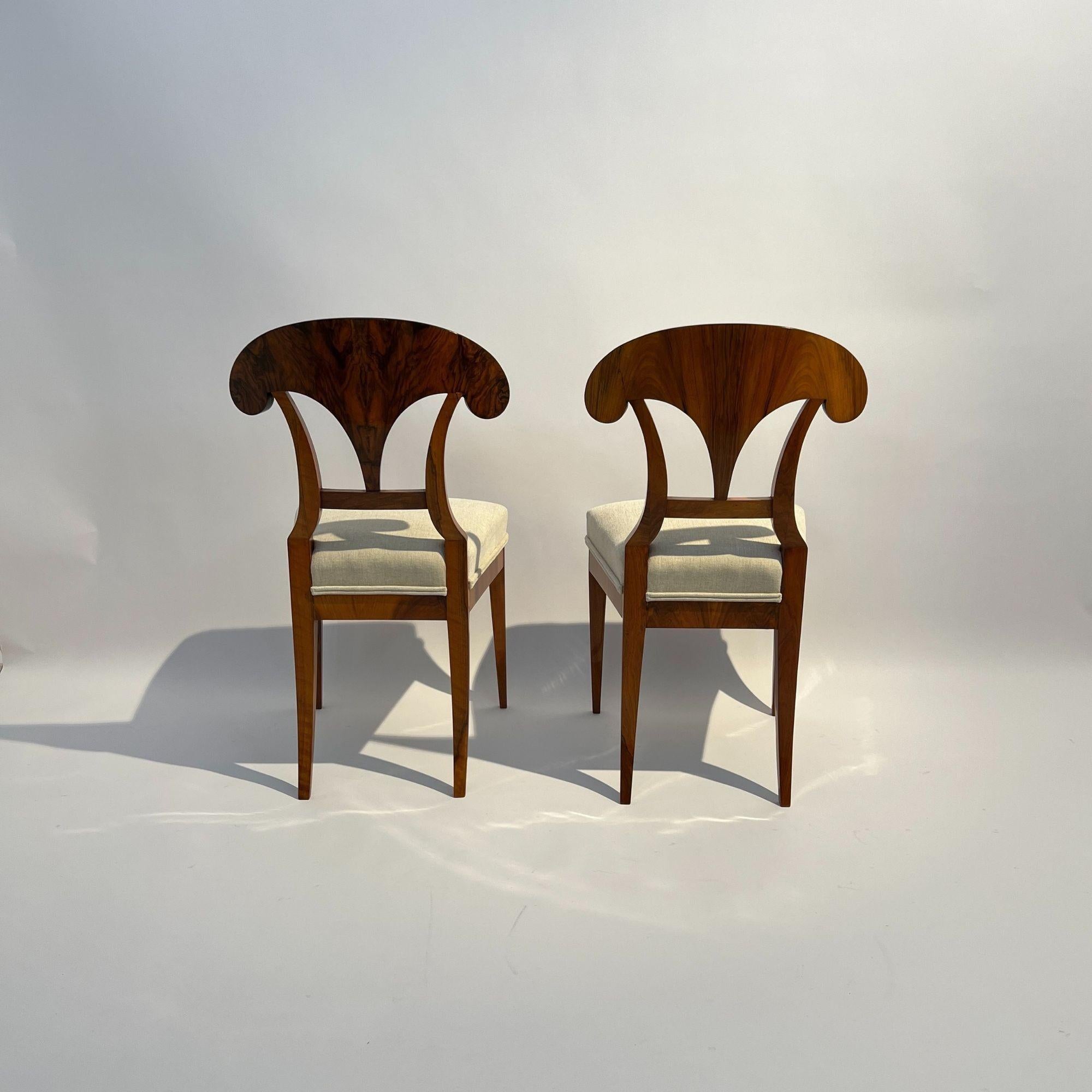 Ensemble de quatre chaises à pelle Biedermeier, noyer, encre, Autriche vers 1830 en vente 1