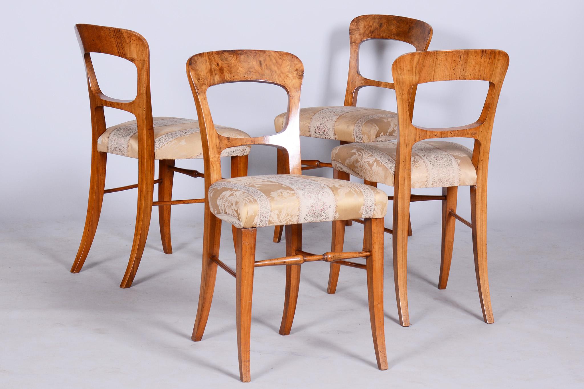 Set of Four Biedermeier Walnut Chairs, Original Condition, Czechia, 1830s For Sale 5