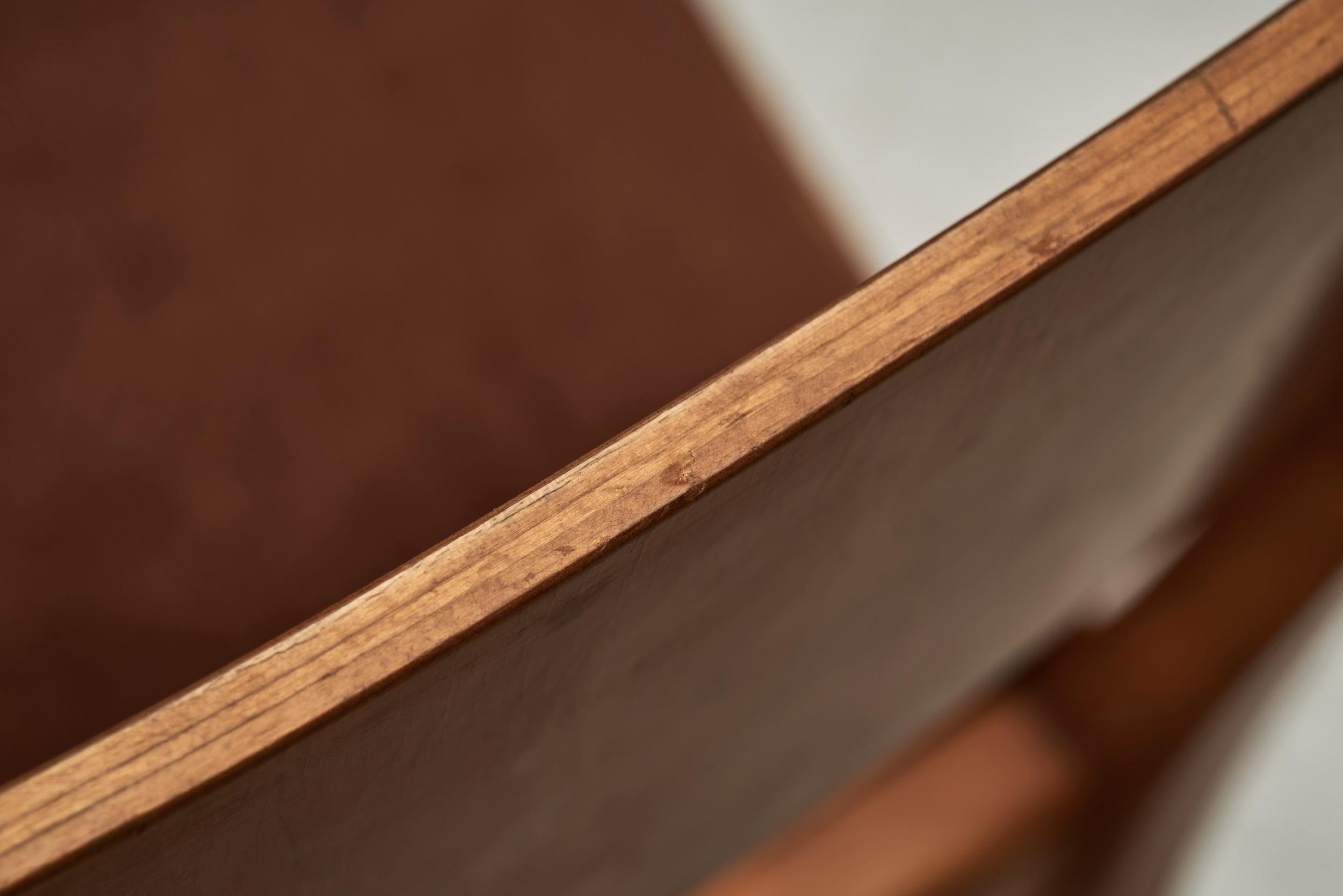 Tissu Ensemble de quatre chaises de salle à manger en bouleau, Suède, années 1940