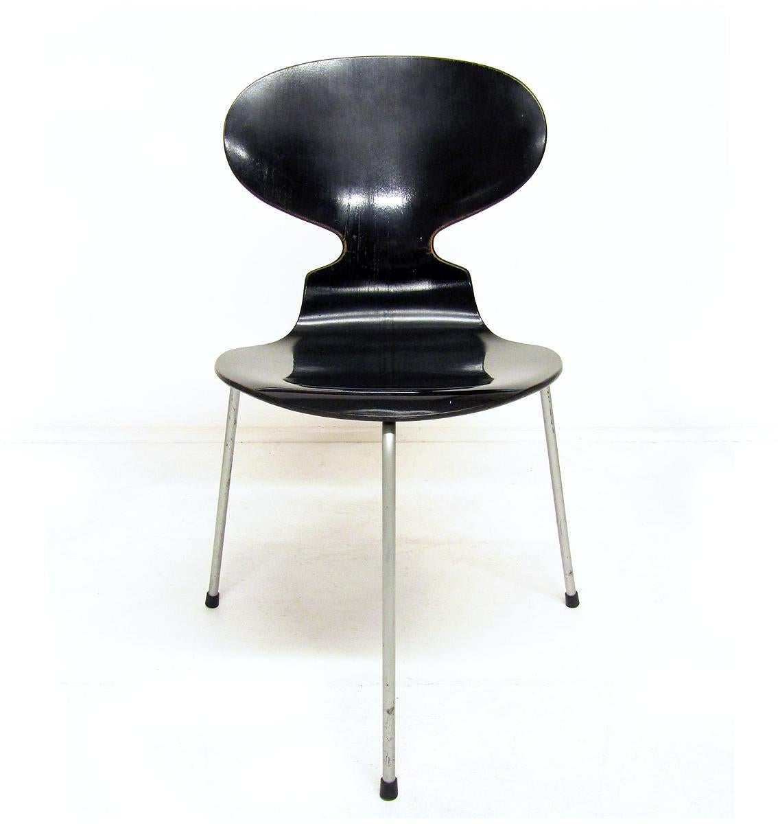 Set of Four Black 1950s Danish Ant Chairs by Arne Jacobsen for Fritz Hansen 2