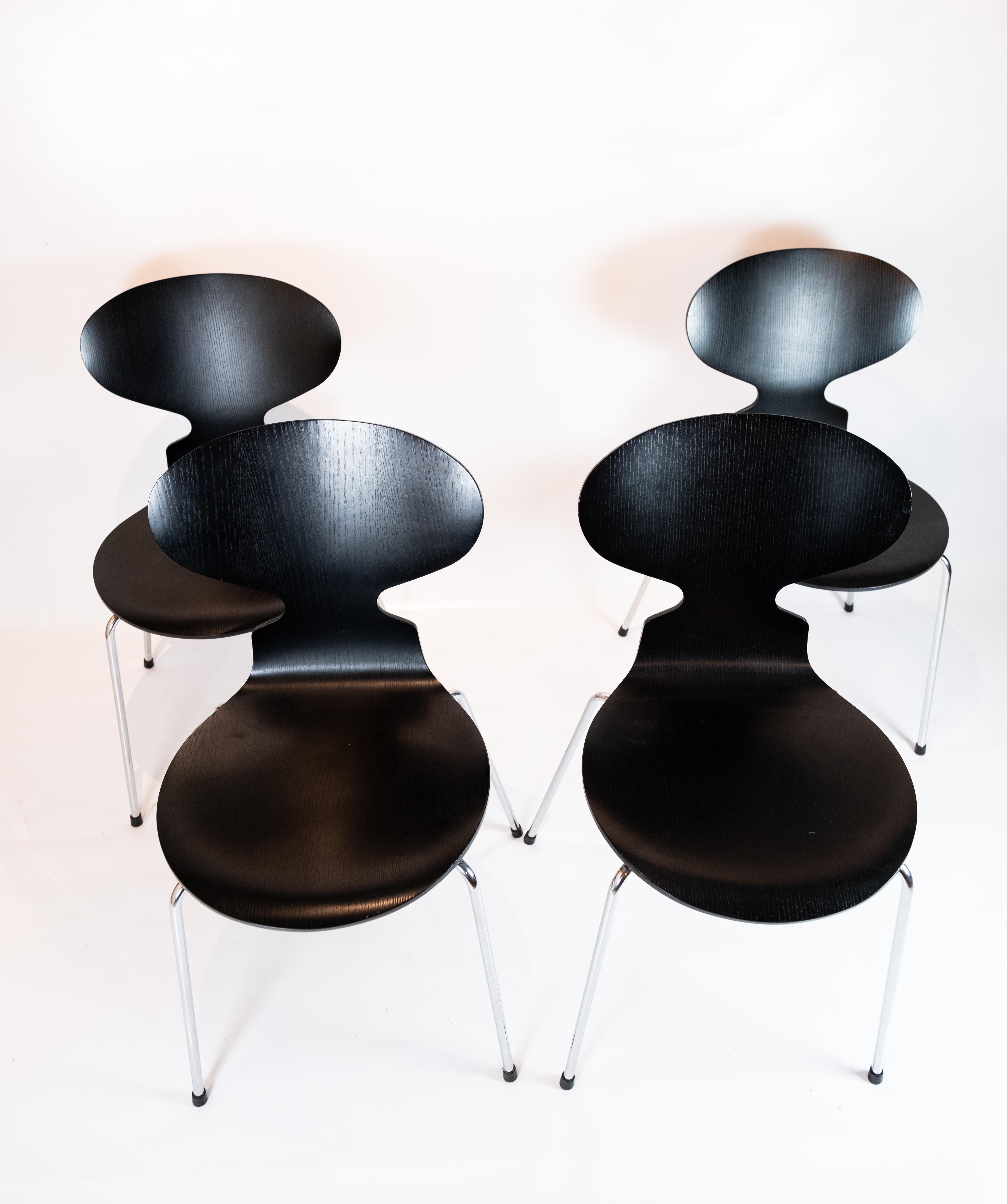 
This set of four iconic Ant chairs, designed by the legendary Arne Jacobsen in 1952, embodies the epitome of Danish design excellence. Manufactured by Fritz Hansen in 2006, these chairs seamlessly blend timeless aesthetics with contemporary