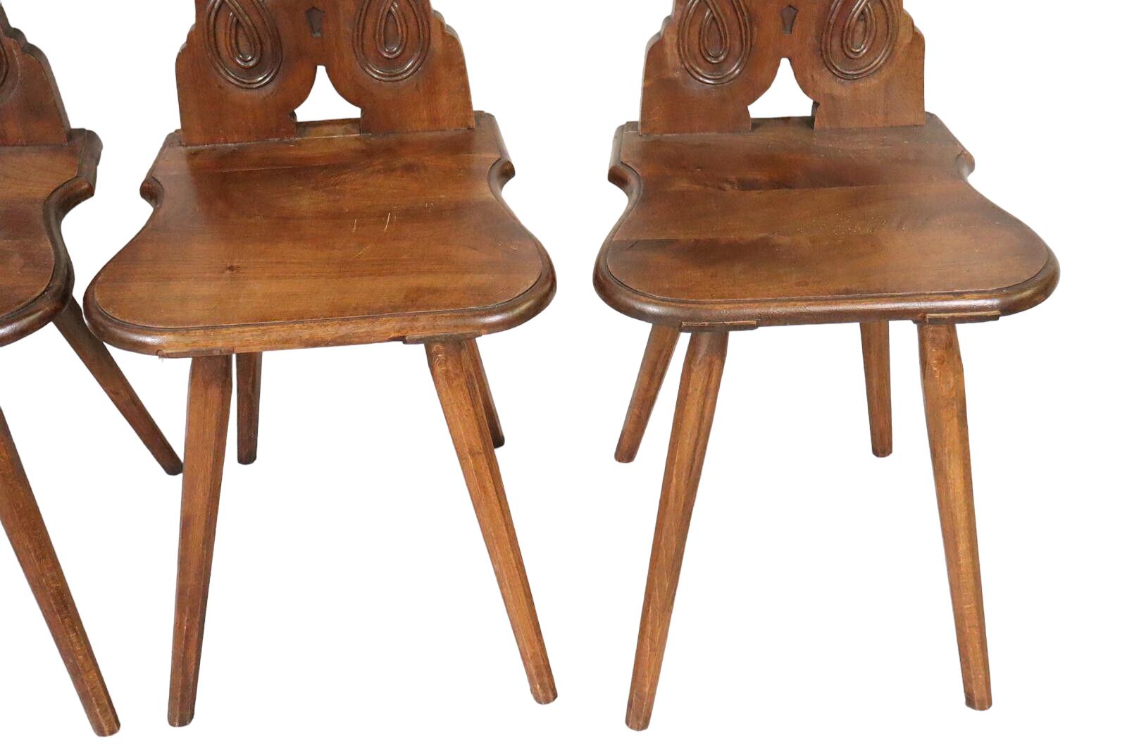 Set of Four Black Forest Carved Tavern Bavarian Inn Chairs, 1890s In Good Condition For Sale In Nuernberg, DE