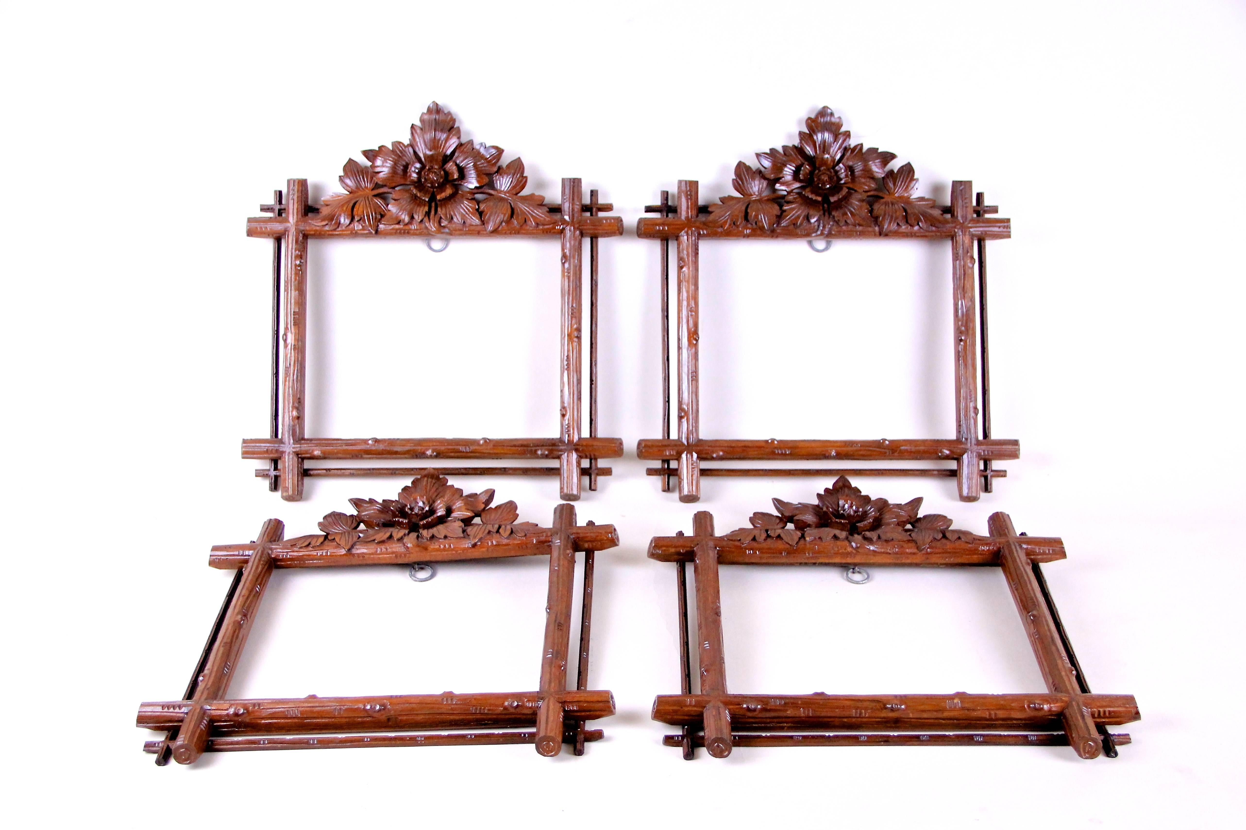 Set of Four Black Forest Picture Frames/ Wall Mirrors, Austria, circa 1890 In Good Condition In Lichtenberg, AT