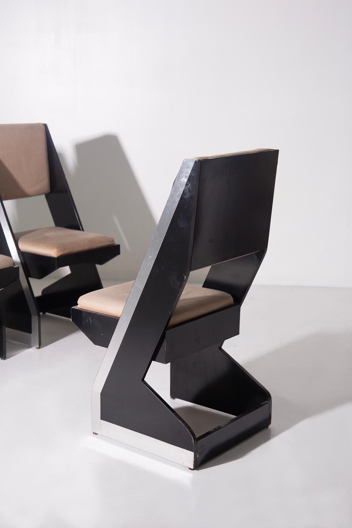 Set of four black Italian post modern chairs In Good Condition For Sale In Milano, IT