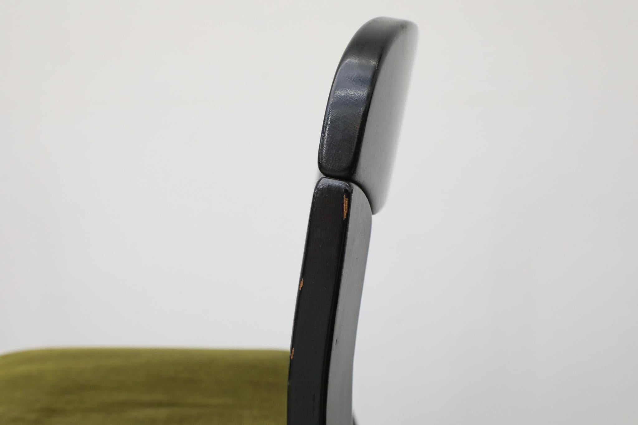 Set of Four Black Lacquer & Green Rizzo Style Dining Chairs im Angebot 6