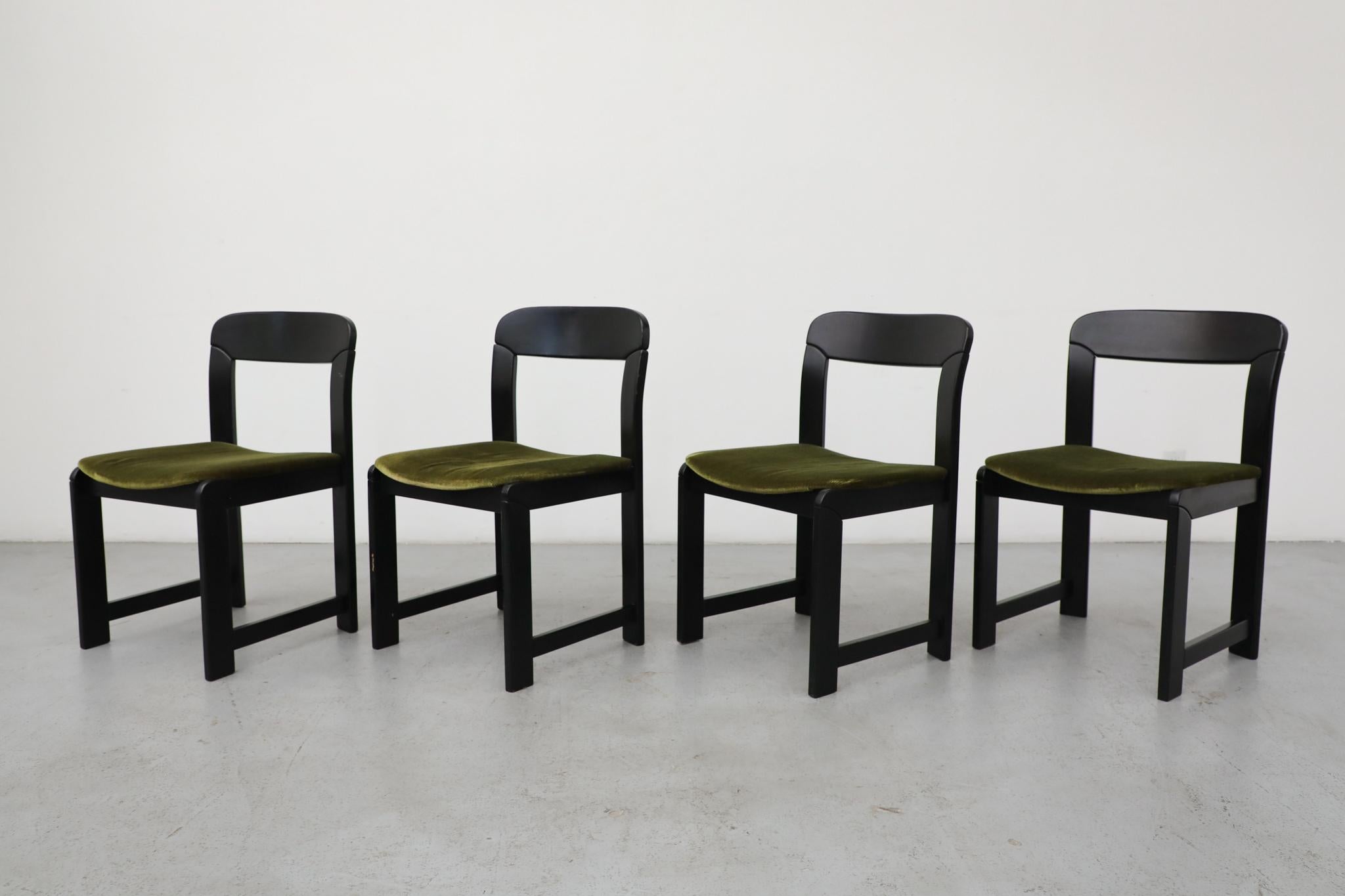 Set of Four Black Lacquer & Green Rizzo Style Dining Chairs (Moderne der Mitte des Jahrhunderts) im Angebot