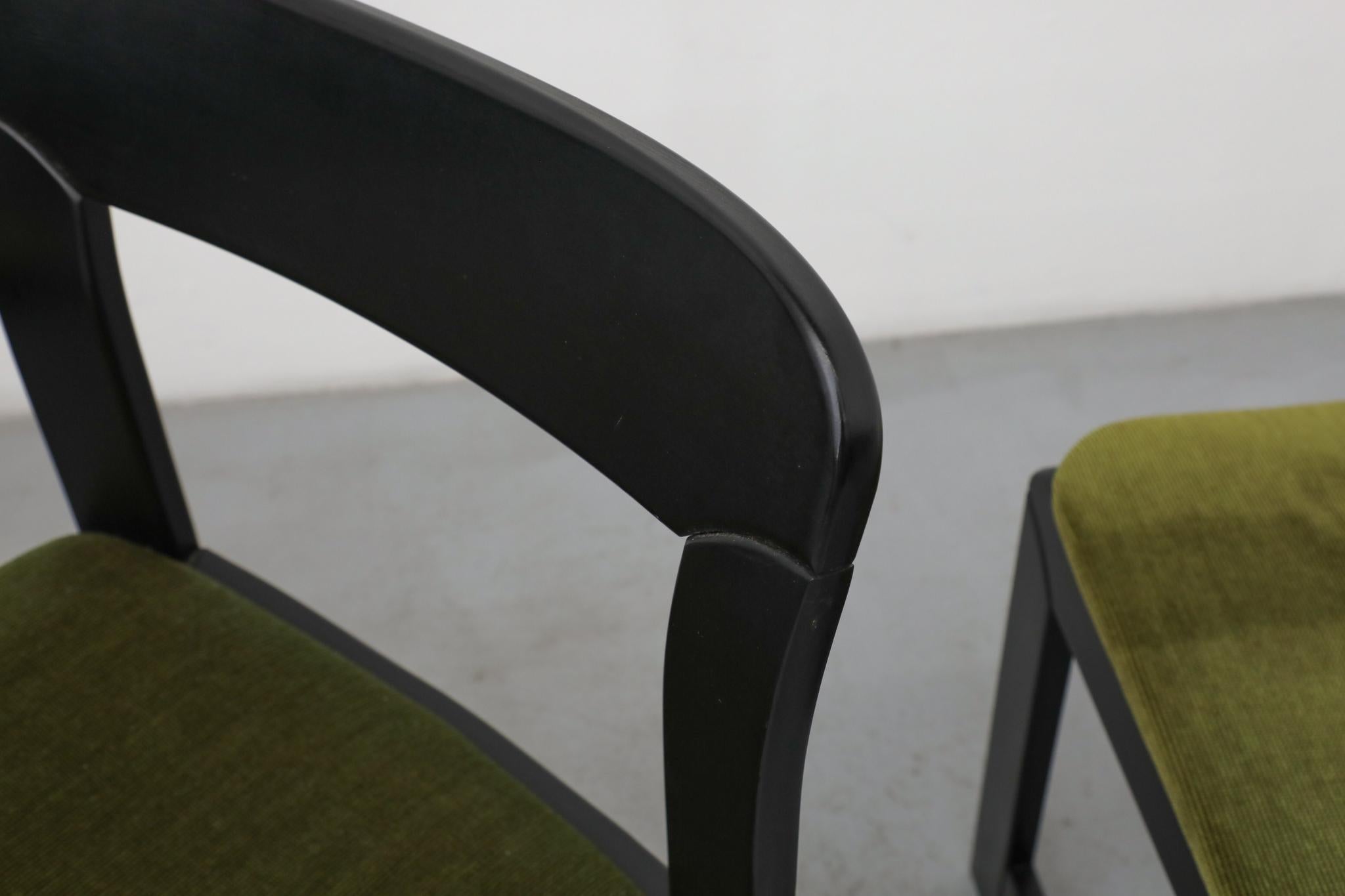 Set of Four Black Lacquer & Green Rizzo Style Dining Chairs im Angebot 1