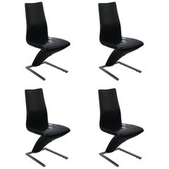 Satz von vier schwarzen Leder Rolf Benz 7800 Esszimmerstühle Iconic Design