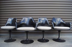 Ensemble de quatre chaises tulipes noires par Eero Saarinen pour Knoll