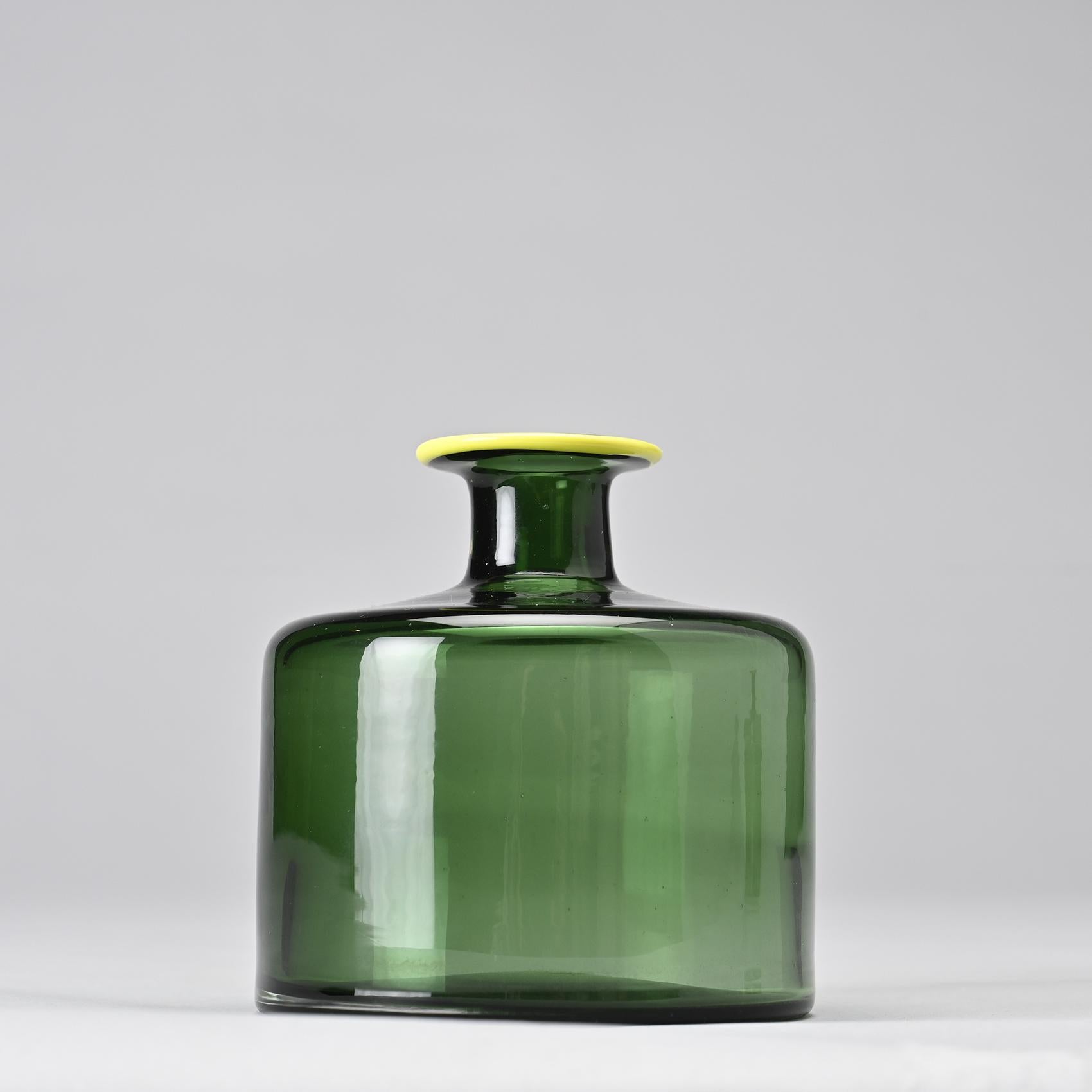 Set of Four Blown Glass bottles, Venini Italia circa 1960  In Good Condition For Sale In VILLEURBANNE, FR