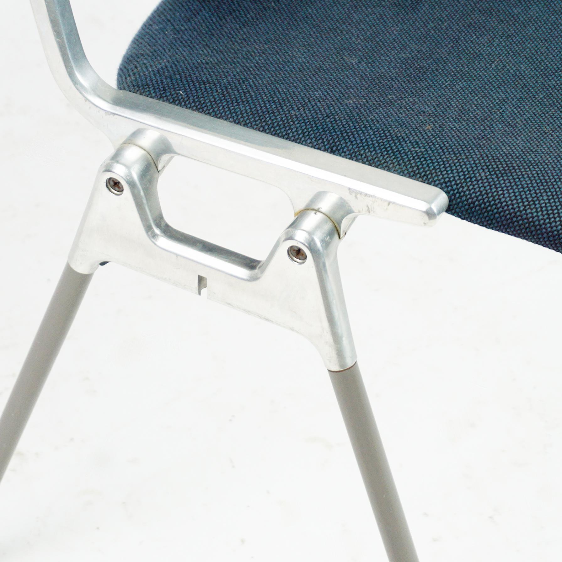 Aluminium Ensemble de quatre chaises empilables Blue Castelli Dsc 106 de Giancarlo Piretti, Italie