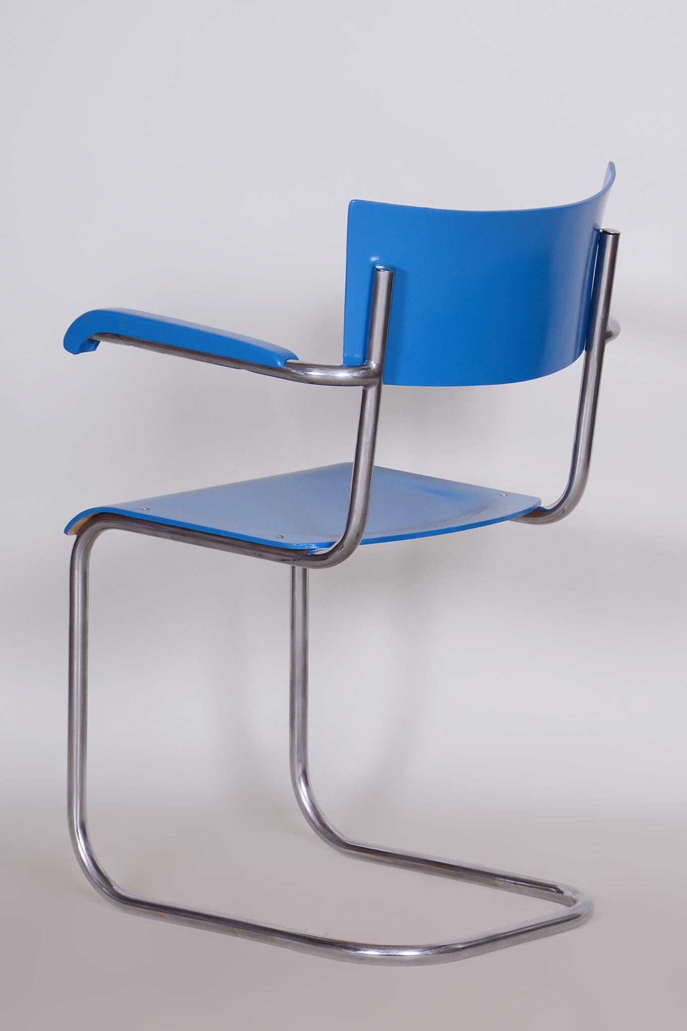 Chrome Ensemble de quatre fauteuils en hêtre bleu restaurés de Mart Stam, Allemagne, années 1930 en vente