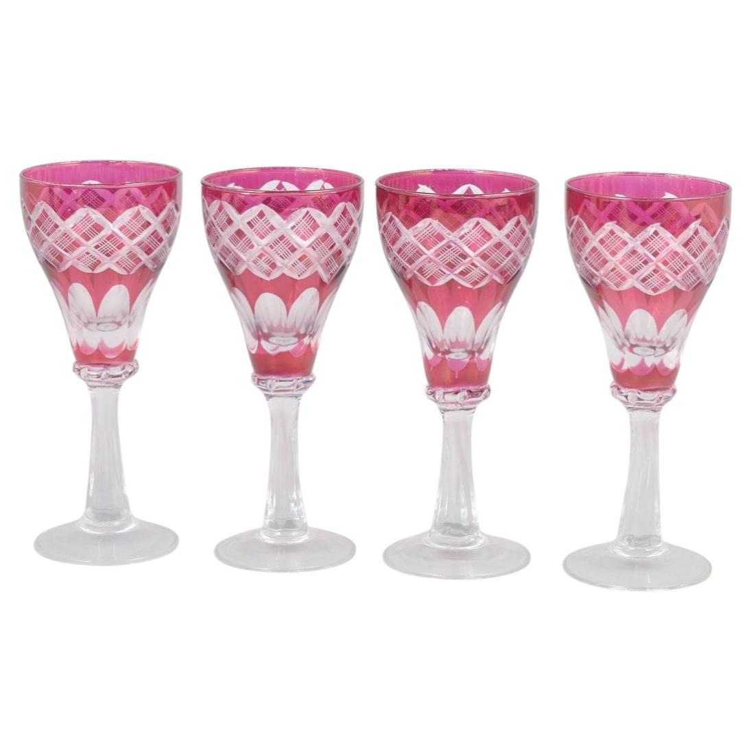 How do you identify vintage glass?